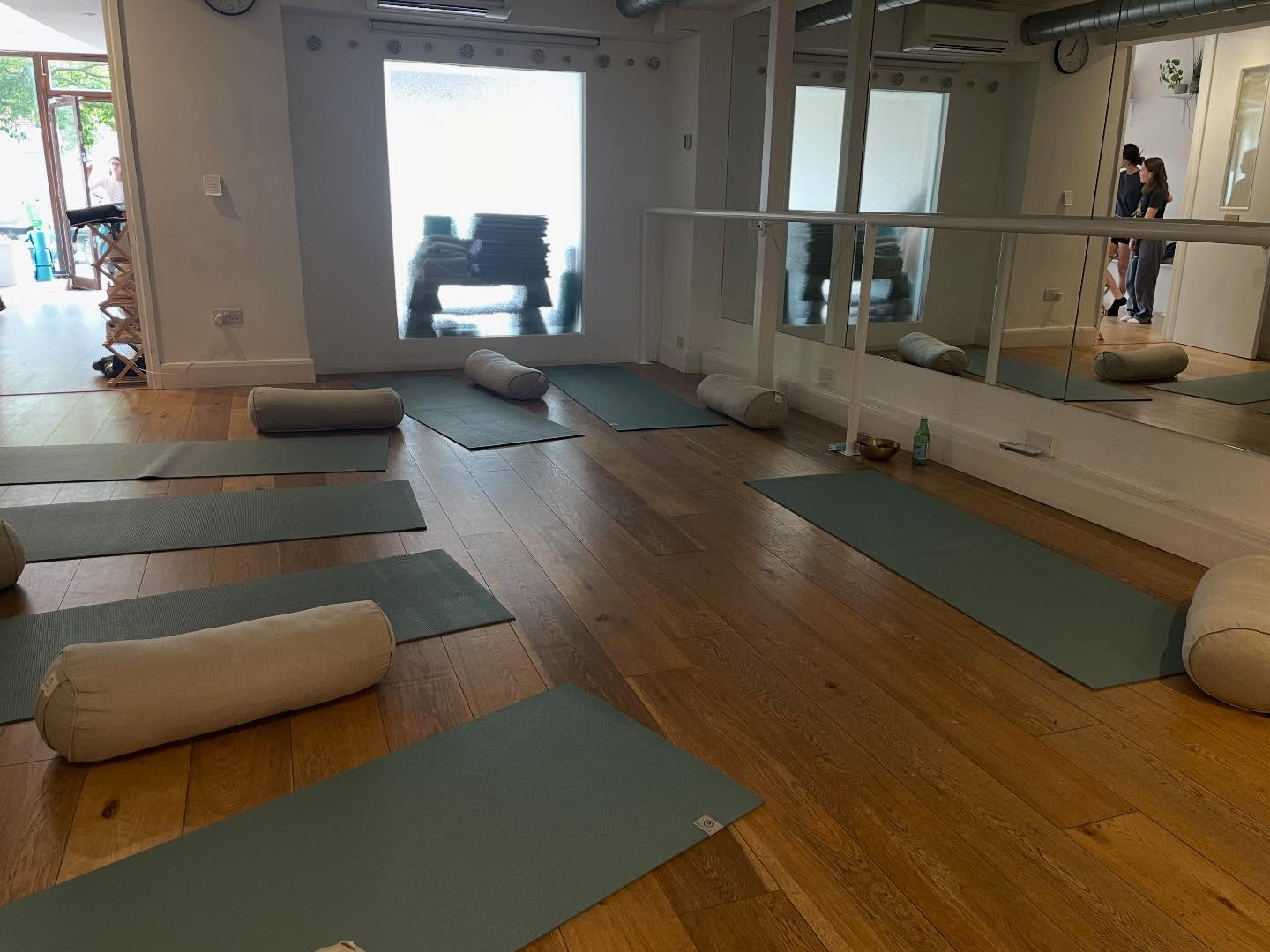 A new class on Tuesdays at 7pm? A class to move, strengthen, stretch, feel good and enjoy. A small class, personalised, where you will be seen and looked at (by me!), so I can offer what you need. The first one will be on Tuesday 9th December at 7pm, in the lovely studio @life.bymargot specialised in women in Crouch End. And hopefully the class will continue in the new year, so you can continue your journey with me to health and growing older happily. #yogacrouchend #yogaforwomen #yogaforeveryone #yogan10 #yogaforhealth #yogateacher