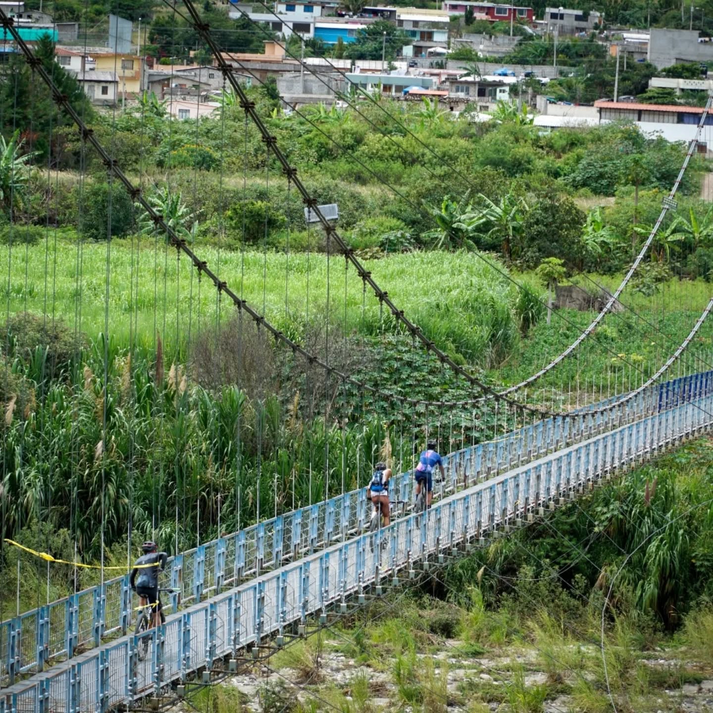 Una fototito del #Gravelfest 2024.
Sin duda hemos explorado hermosos rincones del Ecuador. Felices de llegar a Cuenca.
Hoy entrega de Kits de 14:00 a 19:00 en @lap.ccc
Estaremos receptando inscripciones con recargo solamente en LAP.
@setecientos.cc
@specializedec
@shimanoecuador
@toscana.alimentos
@naturhotel_
@laitalianaec
@sorell_gelato
@593premiumlager