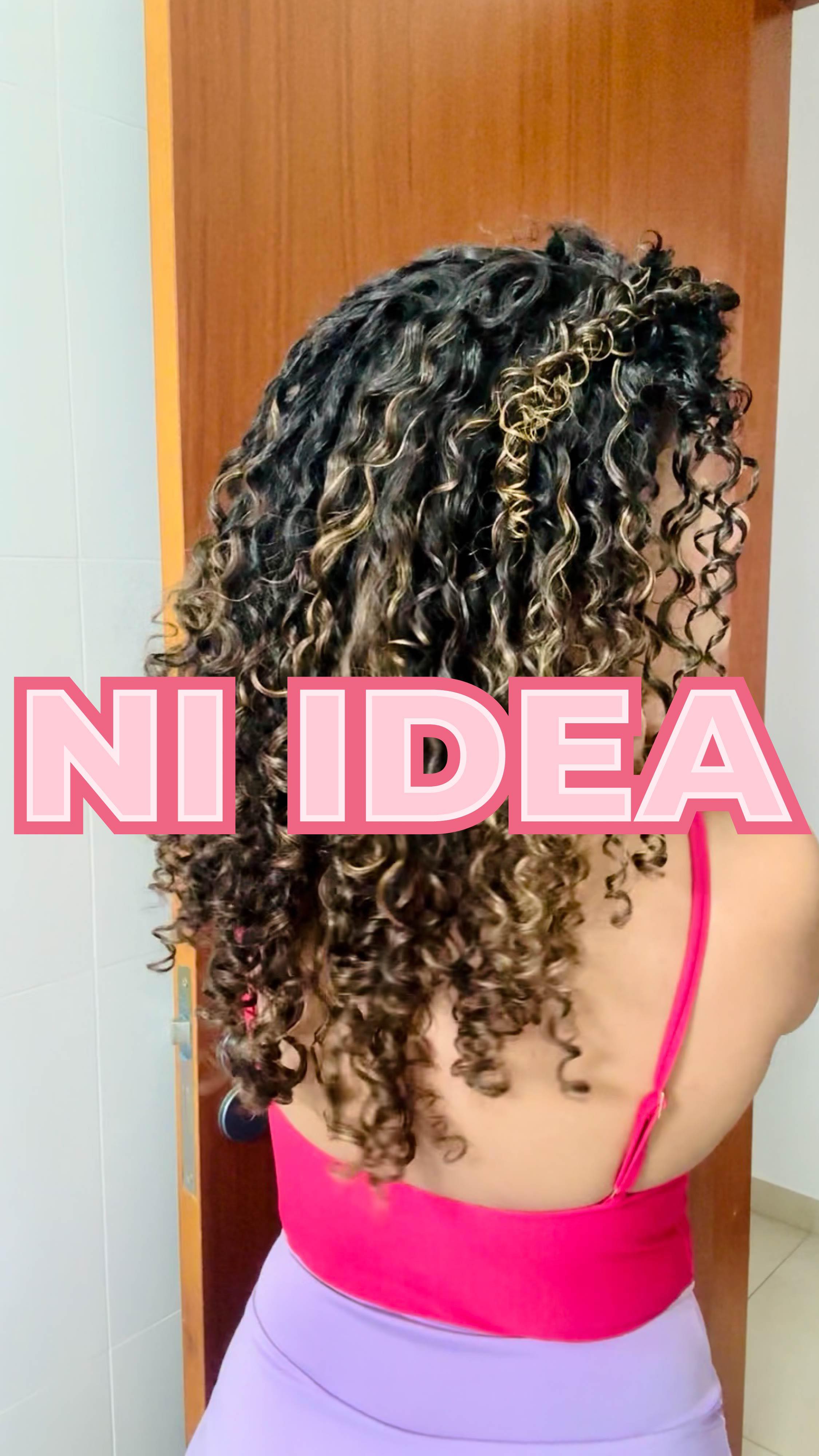 Trabajando en silencio, de a poquito, probando, mejorando, sin dejar de quererme, sin dejar de ser mamá,esposa, hija y hermana.Y Probando y probando me topé con este cepillo tipo Bounce que amé y que es ideal para obtener una buena definición, con un brillo increíble y en muy poco tiempo.Por ello está en nuestra tienda www.rulosshop.com#RulosShop #afro #curlyhair #wavyhair