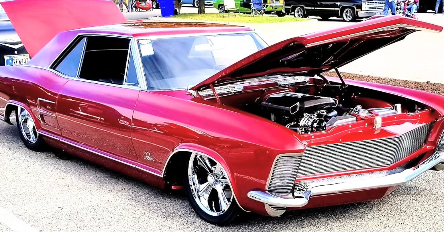 This Buick is straight-up boulevard royalty. Candy red paint, chrome for days, and that engine bay looks clean enough to eat off of. The stance, the wheels, the shaved look up front⊠this thing is all class with a mean streak.Drop a âđâ if youâd love to hear this Riviera roar, and tag someone who needs this in their garage.#Buick #Riviera #BuickRiviera #ClassicBuick #ProTouring #CustomBuild #CarShow #OldSchoolCool #AmericanMuscle #Cartucky