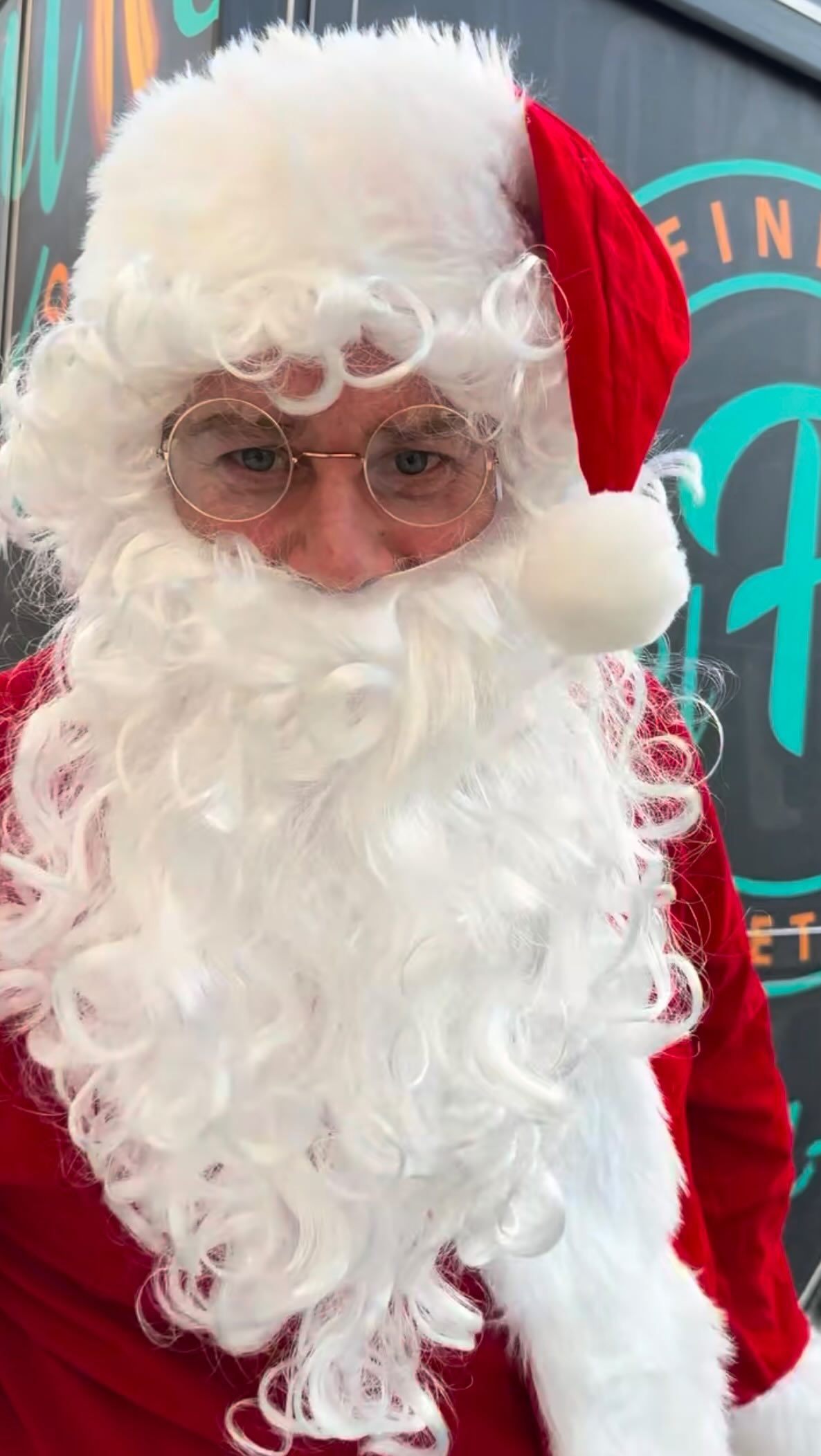 Onkel Fritts meldet sich aus der FrittenWerkstatt:
Fröhlichen Nikolaus 🎅🏻
Falls der Stiefel leer bleibt – ich war’s nicht! 😁🎅🏻✨
#OnkelFritts #Nikolaus #OnkelSanta