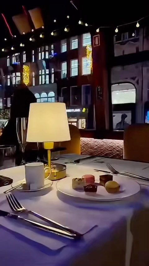 Dreamy London aboard Le Grand bus #londontour #legrandbustour #luxurybus