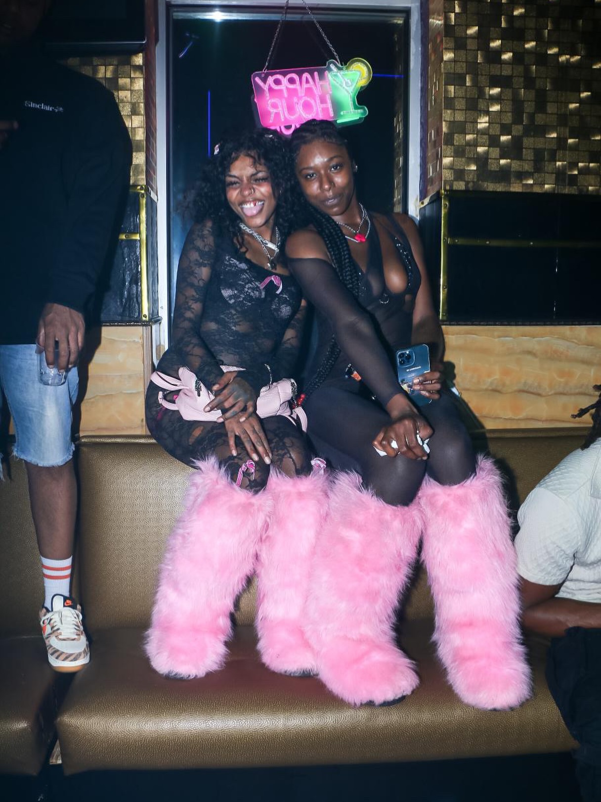 TAG A FRIEND BELOW FOR A BUY ONE GET ONE FREEEEE PAIR OF BOOTS FOR YOUR BESTIE 🤞🎀👯♀️
🎀
🎀
🎀
#playgear #playgearclub #besties #explorepage✨ #pink #furboots