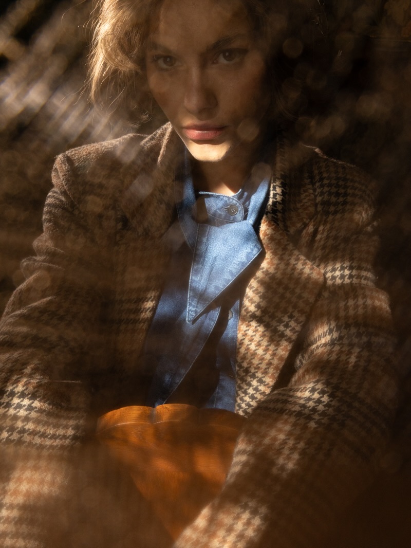 // SHOOTING D.A //
Il y a quelques semaines nous avons eu le plaisir de collaborer avec @marievaubourgeix dans son projet de nouvelle direction artistique :
« J’ai longtemps cherché à comprendre qui j’étais et ce que je voulais dire à travers mes images.
Aujourd’hui, j’ai arrêté de vouloir plaire.
J’ai choisi d’être vraie.
Je crois que j’ai tout simplement trouvé ma liberté.
Cette nouvelle direction artistique, c’est une renaissance.
Une manière plus sincère, plus instinctive, plus humaine de créer.
C’est moi, tout simplement. » M.V
Une vision que nous partageons et une voie qui se dessine également peu à peu devant nous, plus créative, plus spontanée, plus artistique… riche de partages.
Enjoy !
Merci à @clarinette.sn et @aymakeup.artist !
📍 @lamaisonvigneronne_perigord , maison de vacances, mais pas que : shooting, tournages, résidence d’artistes… n’hésitez pas à nous contacter pour nous faire part de vos projets !
#shooting #directionartistique #sourcing
#eventdesign #eventpros #eventdecor #privateevent #luxuryevents #evenementiel #decorationvintage #decorsvintage #locationdecoration #locationvintage #locationdecorationvintage #locationmobilier #locationmobiliervintage #locationvaissellevintage #locationevenement #vintagerentals #eventrentals #vintagedecoration #decorationecoresponsable #lescenographe