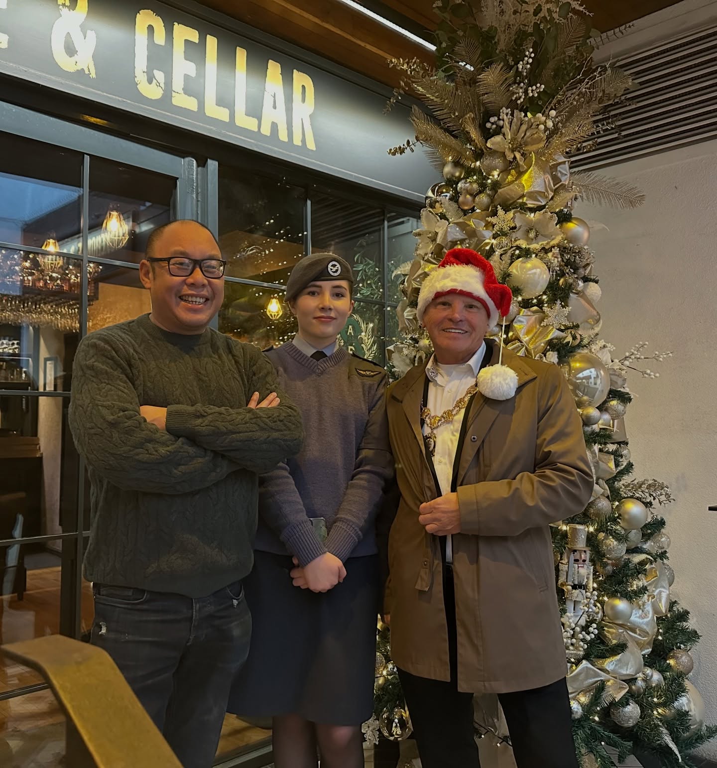Amazing day at the Knutsford Christmas Markets! 🎄
We had a visit from the Mayor and a member of the Knutsford Cadets, plus great live music from Knutsford Beats outside. 🎶
The markets are on again tomorrow, come down and say hi! ❄️
-
-
#smokehouseandcellar #cheshire #knutsford #christmasmarkets #christmas #cheer #restaurant #cheshireeats #cheshirefood