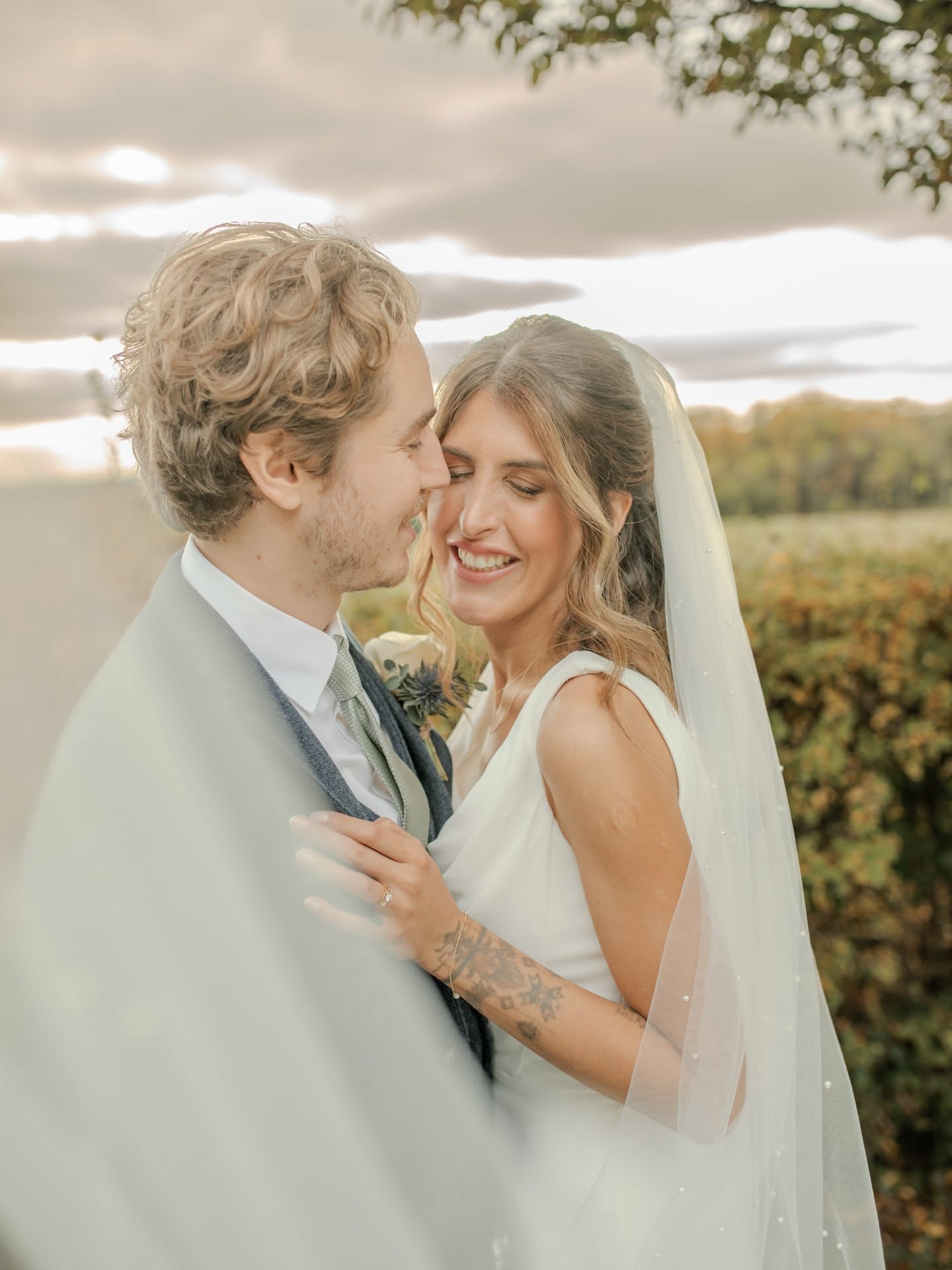 Finding it hard not to share every image from this day to be honest 🥹🤍
Venue @merriscourt
Hair and make up @oxfordshirebridalhairandmakeup
Flowers @cotswoldblooms
Doggy care @shortlegsdogcare
Decor hire @somethingborrowed123
#cotswoldwedding #merriscourt #merriscourtwedding #cotswoldweddingphotographer #oxfordshireweddingphotographer #gloucestershireweddingphotographer #ukweddingphotography