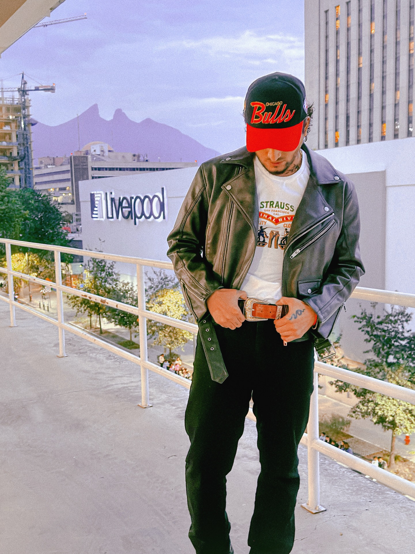 My City ⛰️❄️
visita: www.olazaranmusic.com