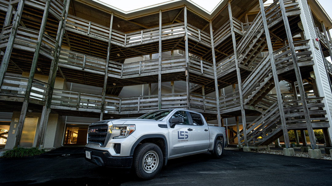 You never know when the safety truck will roll up on the job! 🚚 From everyday home renovations to large-scale commercial projects, our safety standards never change. ✅ We keep our team productive and protected with regular and surprise walkthroughs, on-site check-ins, and detailed inspections. Safety isn’t just a policy—it’s how we work. 🔒
#safety #construction #thatsmetal #devel