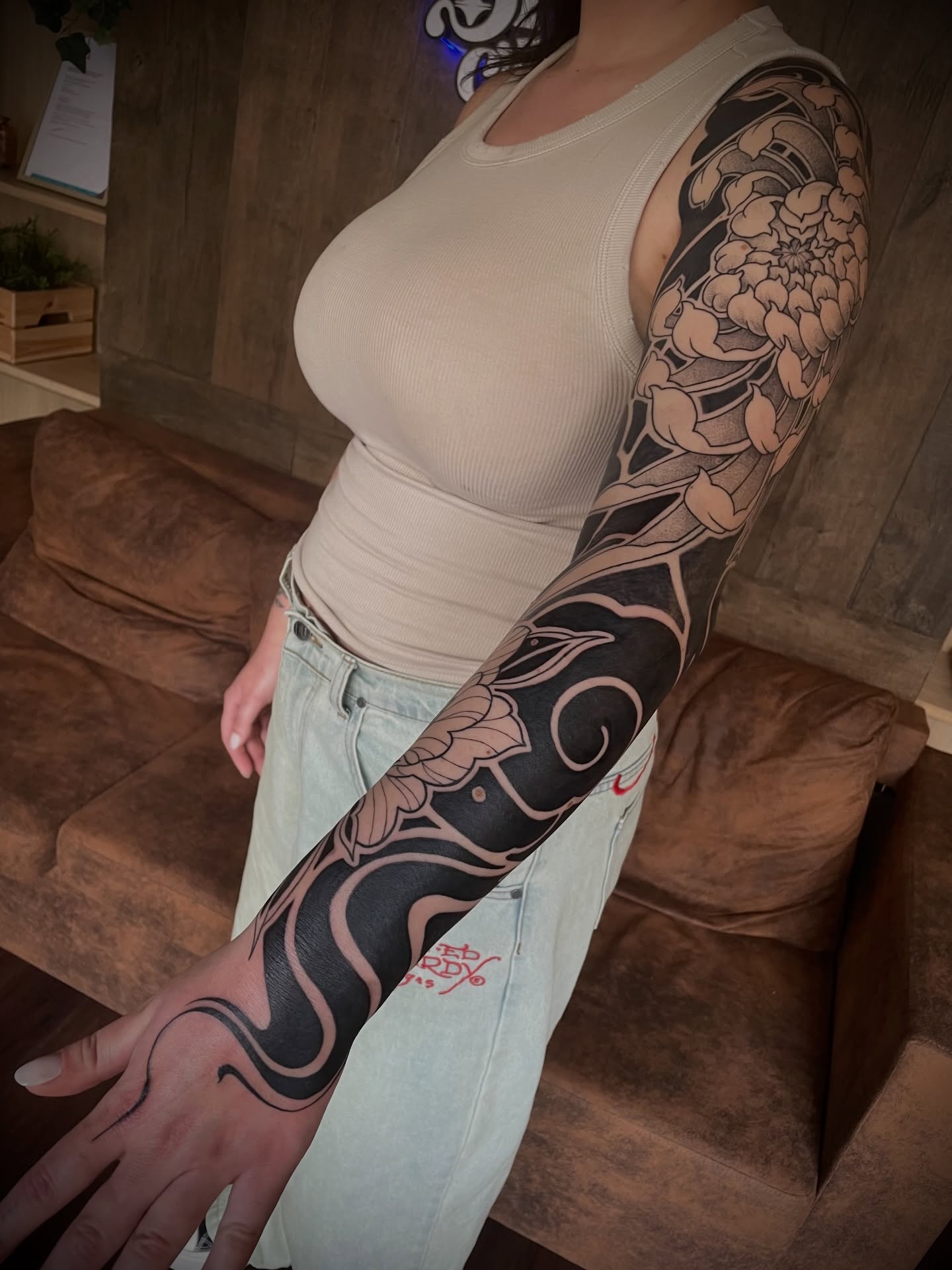 Full Sleeve von Faki🥰
Wollt ihr mehr von sowas sehen? Dann folgt uns rein und meldet euch, dass wir mehr solche Projekte machen können😍
.
.
#tattoo #ink #inked #tattoos #tattooed #tattoostudio#piercing #pierced #piercings #piercing2me #piercingstudio#piercinglover #piercingaddict #bellypiercing #regensburg#regensburgcity #regensburgliebe #regensburgregional#uniregensburg #regensburggermany #regensburglife#regensburgtattoo #regensburgguide