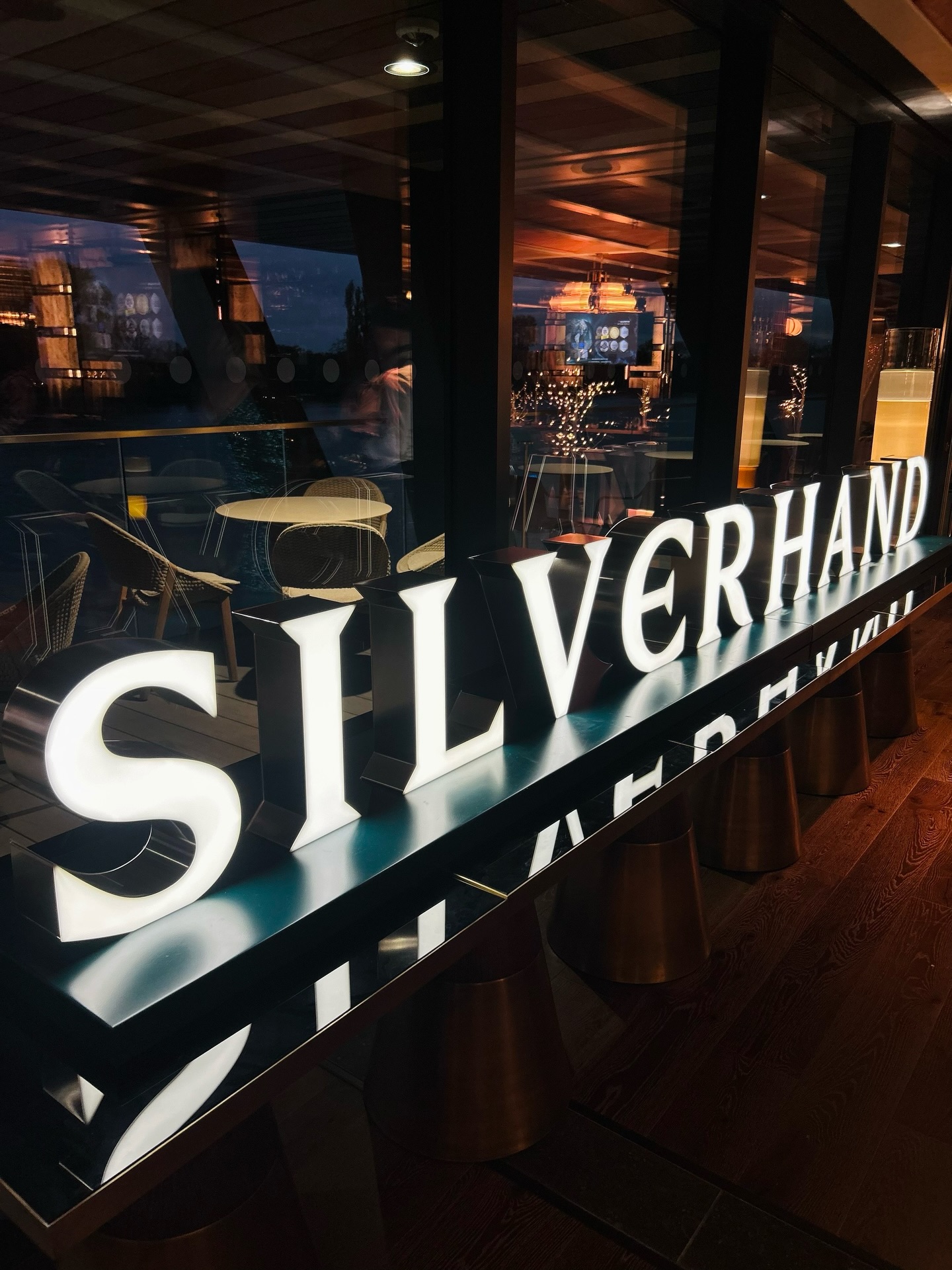 Celebrating the festive season with @silverhandestate in the most delicious way.
Oysters paired with their beautiful English sparkling wine ✨🦪
We sprayed the sparkling wine over the oysters and it was an absolute hit, the perfect festive pairing: crisp, fresh and unforgettable 🥂
After our roaming Oyster Experience, we hosted an intimate Oyster Masterclass where guests learned how to shuck, taste, pair and elevate oysters just like a true connoisseur.
A sparkling evening in every sense ✨
#oystersociety #luxuryevents #vipservice #celebrityevents #privateevents #exclusiveevents #londonluxury #eventinspo #eventideas #londonnightlife #oystershucking #champagnelovers #reellondon #trendingreels #fyp