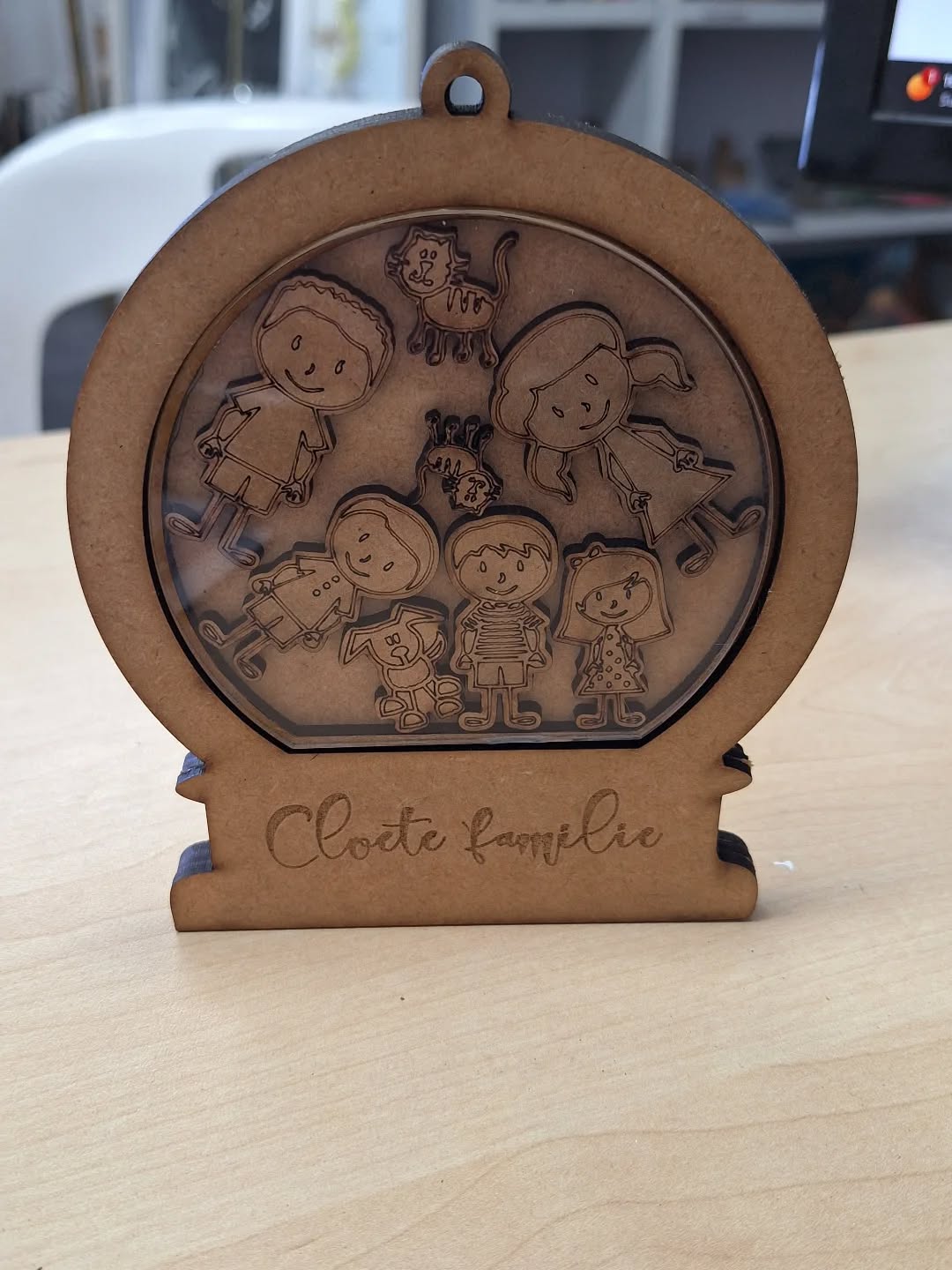 🎄 A Christmas bauble makes such a thoughtful gift — something special for a special family.
@partydecorhire
@retro_photo_booth