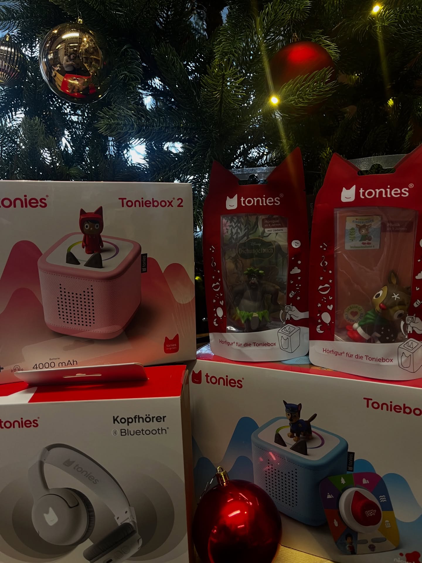 Unter dem Weihnachtsbaum wartet heuer etwas ganz Besonderes ✨🎄
Die Toniebox 2 im Set mit Play-Set oder kreativ Tonie ist unser Geschenke-Tipp dieser Woche.🎁💛
#weihnachtszauber #geschenktipp #toniebox #tonies #kinderfreude #weihnachten2025 #herzenskindbregenzerwald #bregenzerwald
