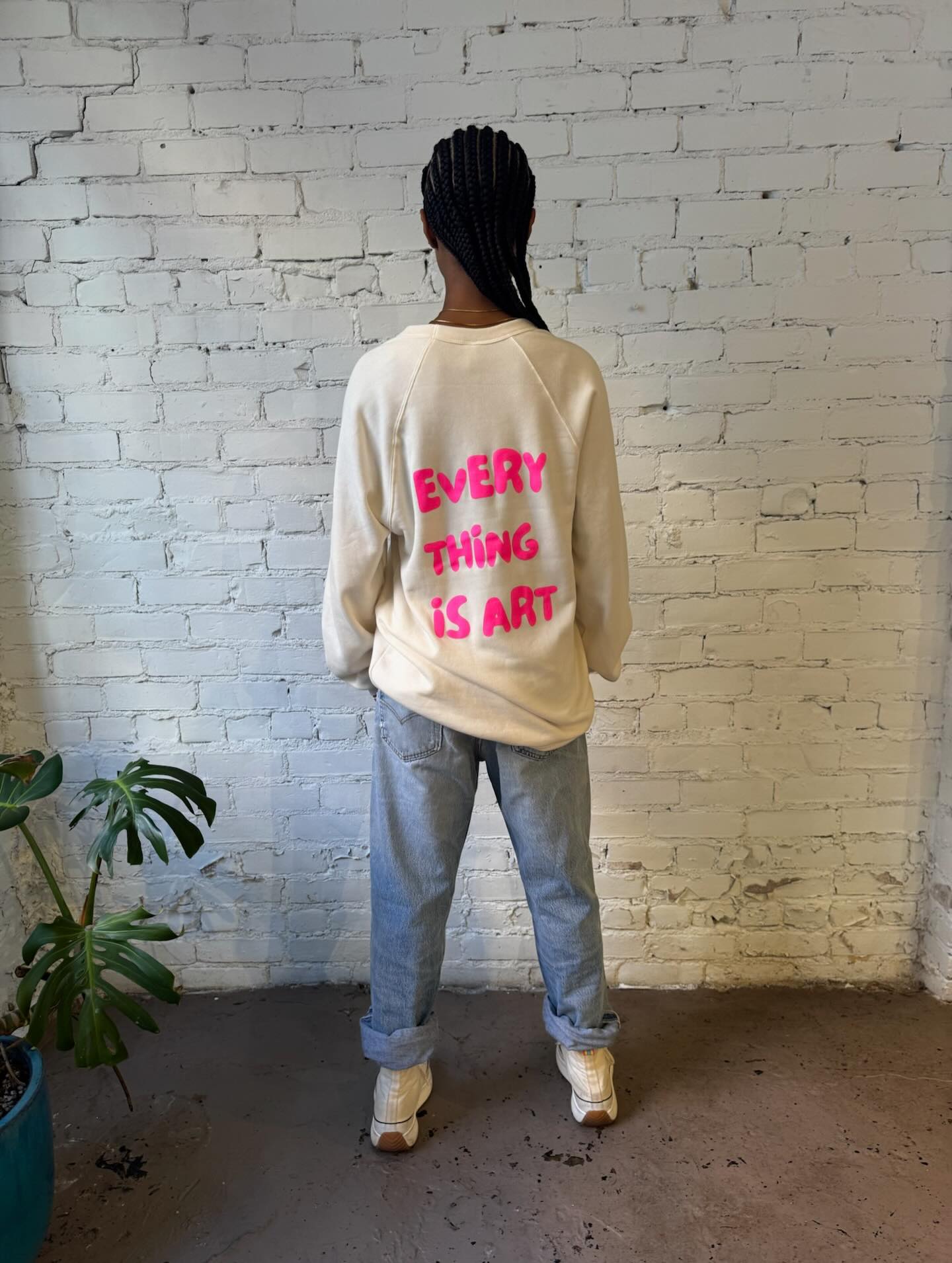everything is art ⚡️@mightymightystudio
sweatshirt available at our
MERRY and BRIGHT market
on december 21st sunday
11:00-5:00
dont miss it !!
beauty @yahshimabet
📷 @owlnwood