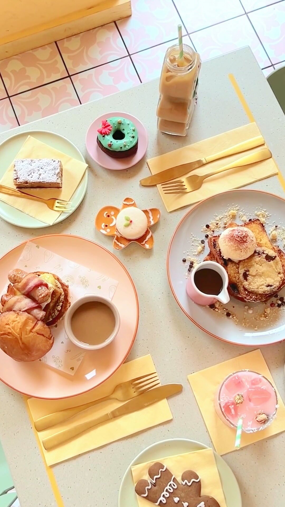 🎄Milk & Cookies French Toast ALERT 🍪🥛
This one’s for the cookie dough fans; creamy chocolate chip cookie goodness on toast!
And not forgetting our ‘Butty Dolig’ an extra savoury special too, featuring our pigs in blankets 😋
We’re filling up quickly for the Christmas season this month so if you fancy brunching with us book a table through the website or on our story today.
For larger Christmas parties we can host up to 8 guests for brunch and 15 for afternoon tea 🤩
#letthemseecake #brunchspecials #frenchtoast #cardiffchristmas