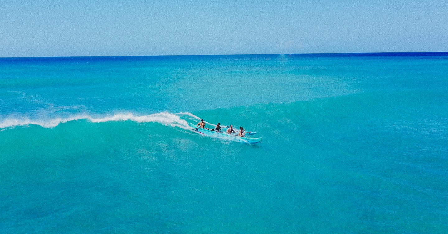 Time to jump in the ocean. #kapuawaaexperiences #waikiki #diamondhead #ocean #outrigger