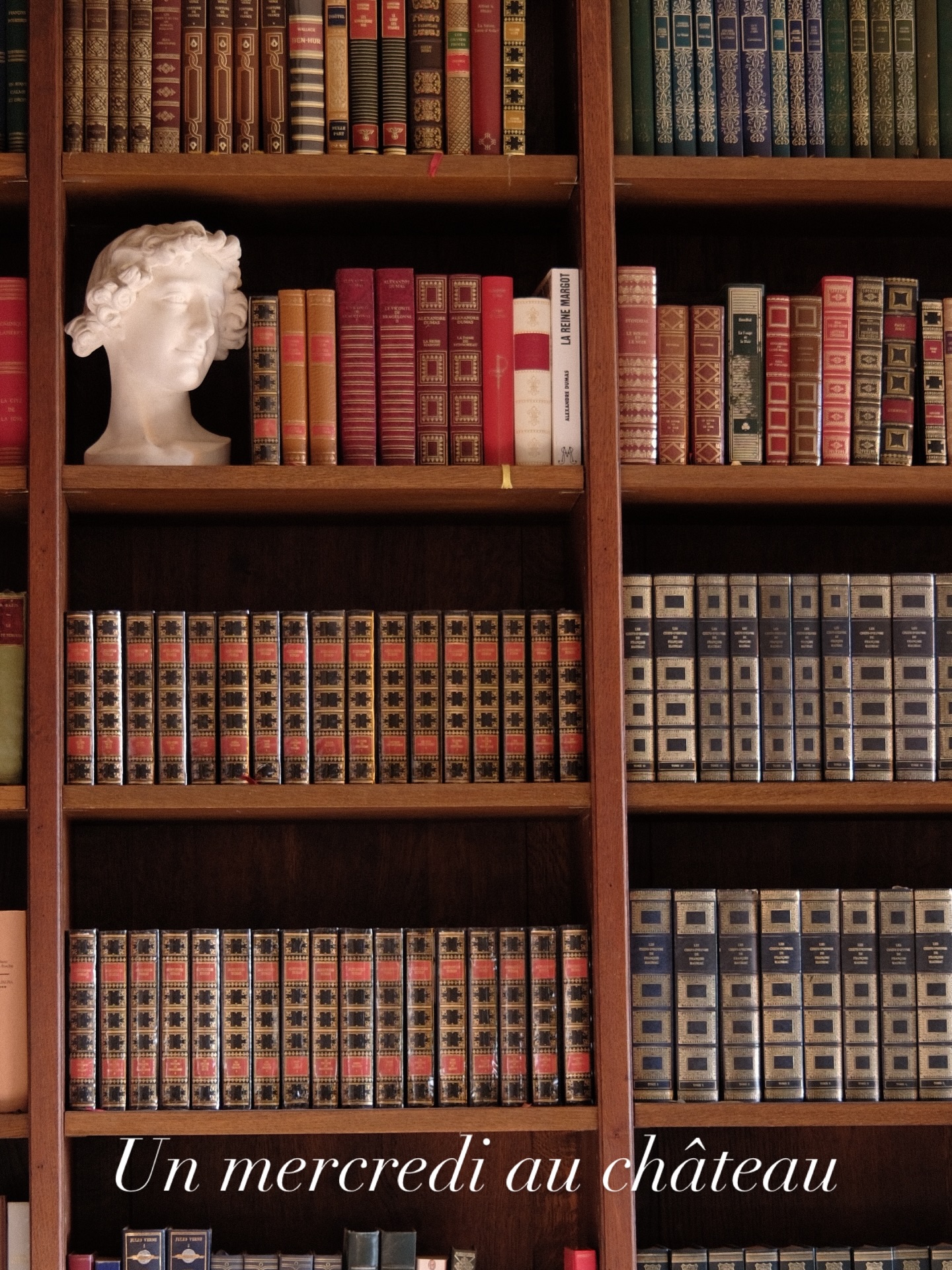 Une journée comme je les aime au château ✨
Le deuxième lustre a enfin retrouvé sa place, l’atelier couture a repris vie avec ma maman pour avancer les rideaux de la bibliothèque… et on a terminé en admirant cette lumière dorée qui rend le château encore plus magique.
#VieDeChâteau #ChâteauDeLaVillaumaire #RénovationChâteau #Lustre #AtelierCouture #Bibliothèque #TravauxDuJour #GoldenHour #AmbianceChâteau #PatrimoineVivante #ChâteauLife #BehindTheScenes