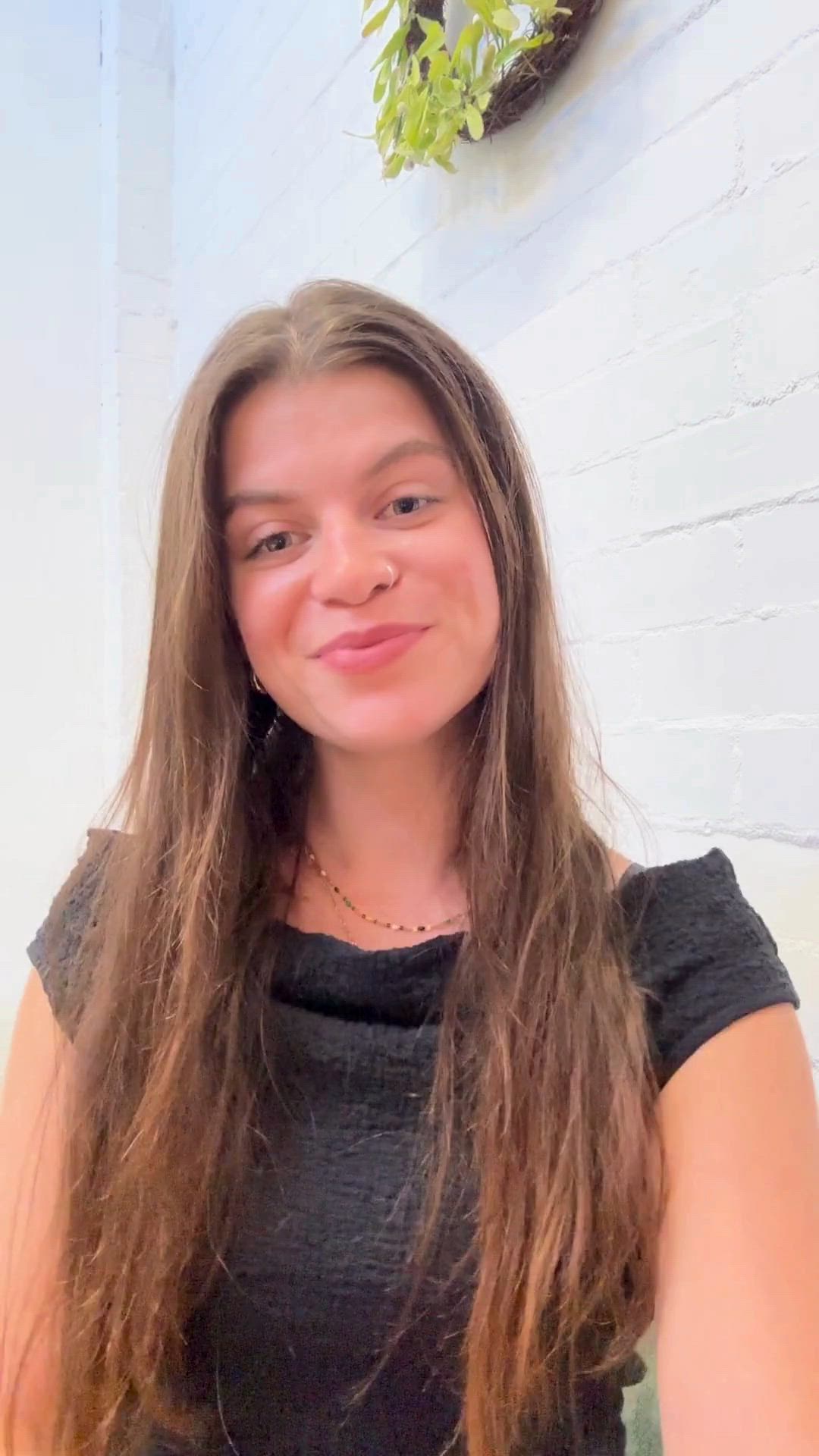 Some quick tips to remind yourself before you go on stage.
Remember to breathe deep, warm up your voice and hydrate. Nobody knows the song like you - enjoy it! 🎤✨
#StageReady #PerformancePrep #SingingLessons #SingingTips #BeforeYouGoOnStage