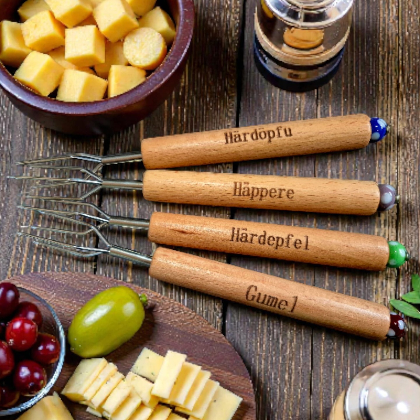 Noch rechtzeitig zu Weihnachten! ✨🎄Unsere liebevoll gravierten Fondue- & Kartoffelgabeln sind das perfekte Geschenk für gemütliche Winterabende 🫕🥔
👉 Jetzt noch bestellen – die Bestellung wird noch rechtzeitig verschickt bei @glasperlen_schmucktruckli_ 🎁
Ideal als Weihnachtsgeschenk oder für den eigenen Fondueplausch ❄️
📦 Handmade • persönlich • schweizerisch
⏰ Nur solange der Vorrat reicht!
#schmucktruckli #weihnachtsgeschenk #fonduezeit #jetztnocbestellen #weihnachten geschenkidee handmade