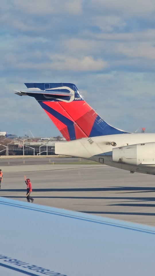 Pushing back in Chicago, but make it epic.
.
🏷 #deltaairlines #boeing717 #717 #boeing717lovers #md95 #maddogseries #madpuppy #pushback #tuglife #rampers #chicagoohare #airportvibes #airtravel #aviationlovers #avgeek