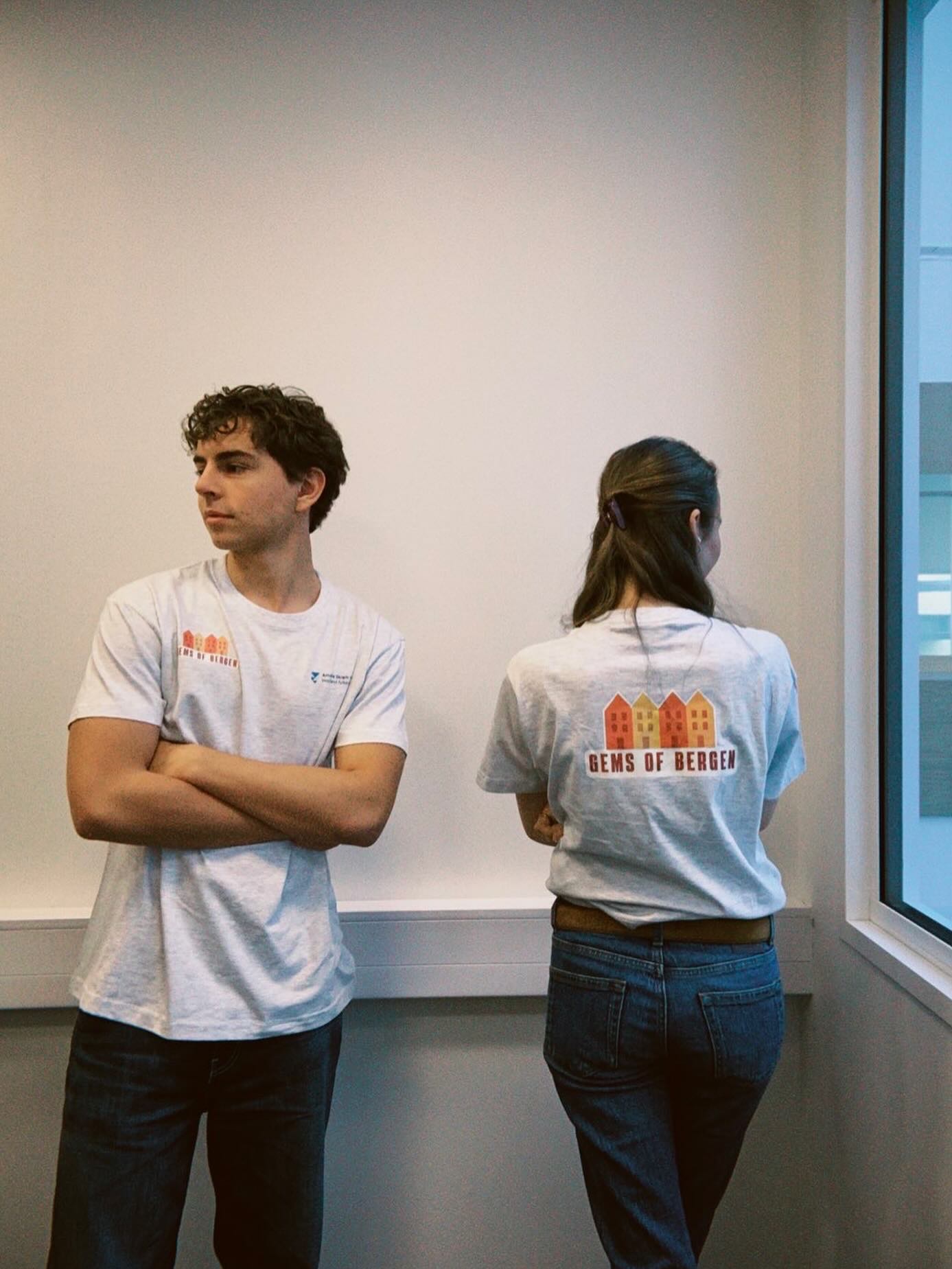 Vi har fått oss uniformer🌟Tusen takk @amalieskramoffisiell for t-skjorter!💕 #school #uniform #business #touristguides #fyp @ue_vestland