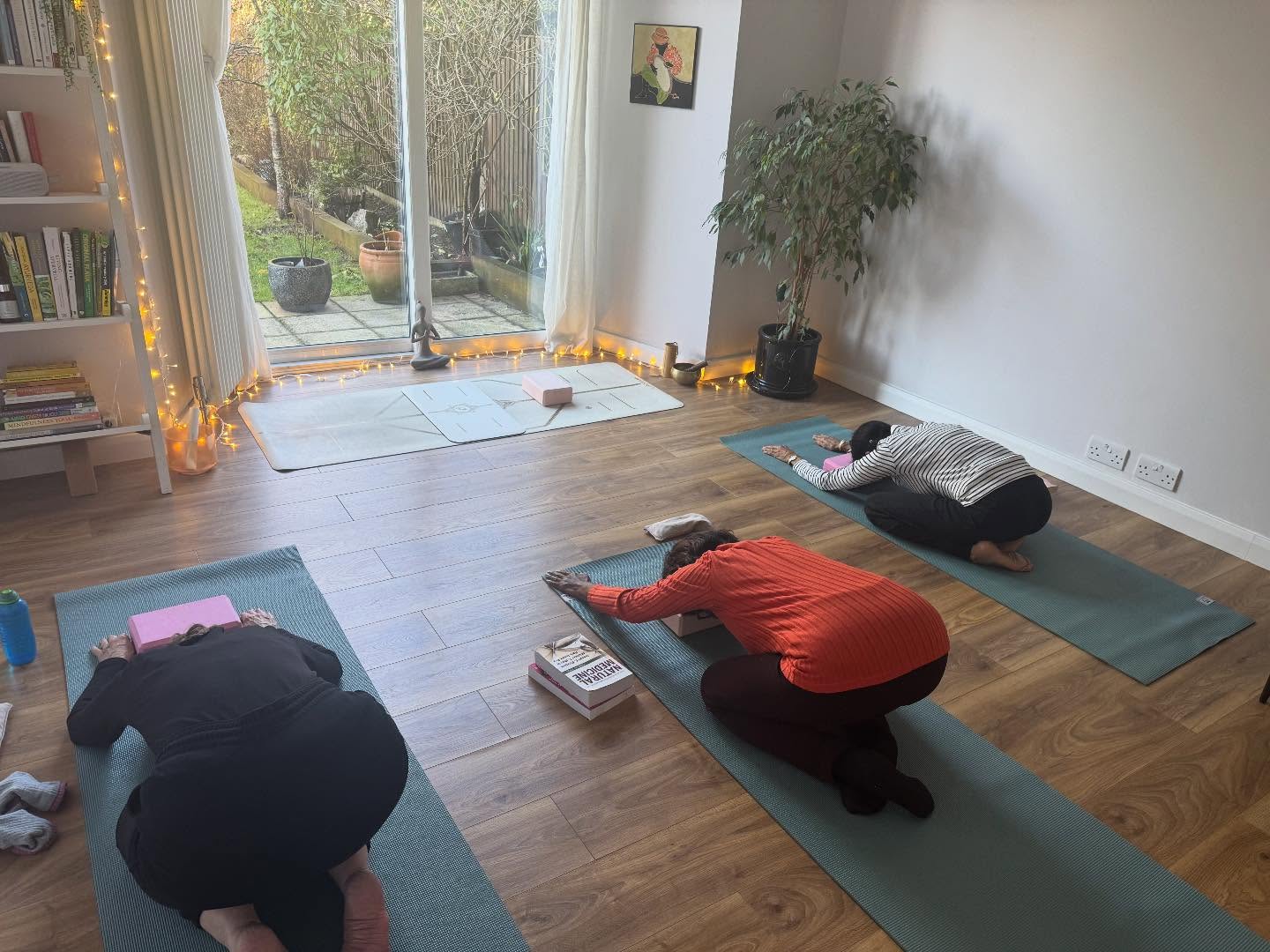 Amid the holiday hustle, there’s still space to slow down. Small-group, cosy, calming yoga sessions are still open to book in my home studio 🌿
Grateful for the kind words shared in class 💛
Visit: www.charlenemaria.co.uk for more info & to book.
#HomeStudioYoga #FindYourCalm #HolidayWellness #YogaCommunity #RestAndReset