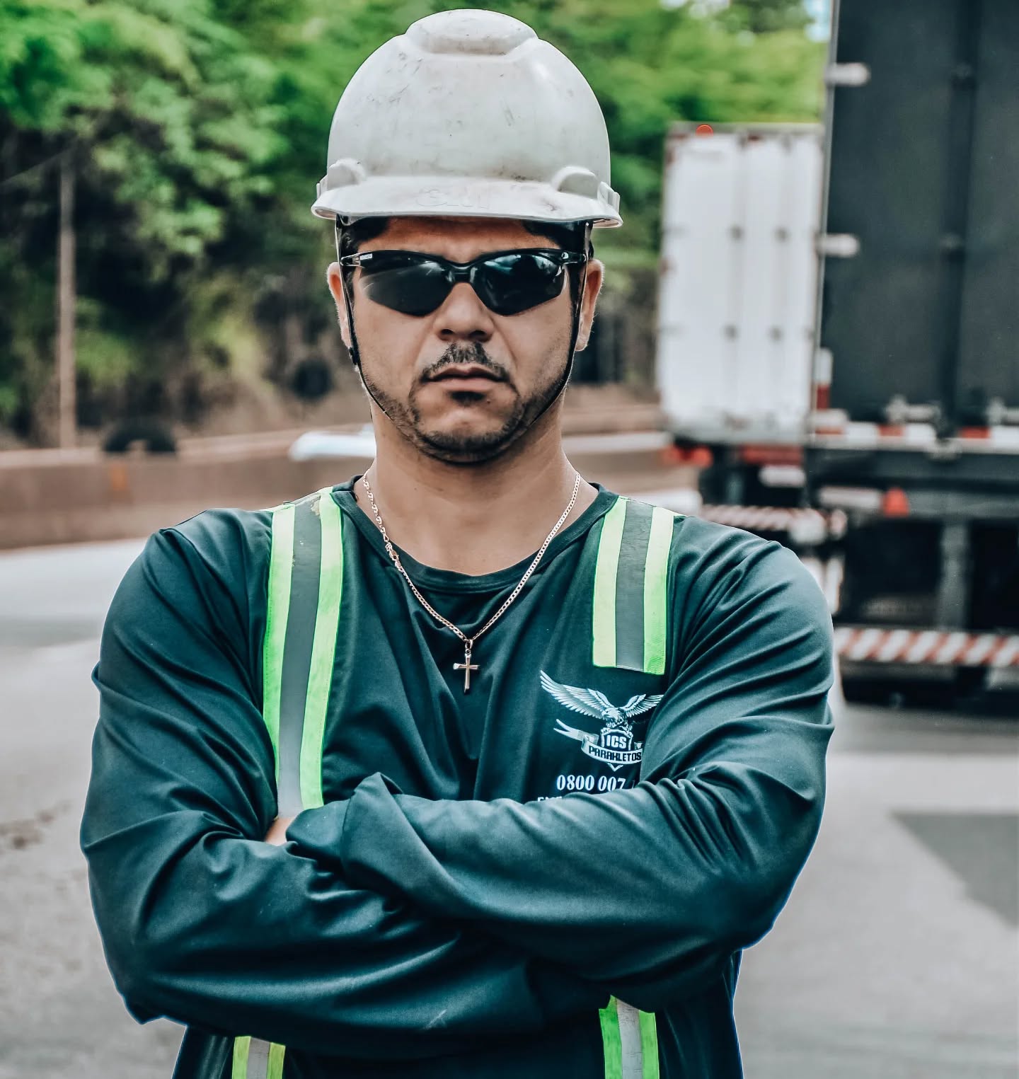 Confiança, postura e comprometimento.
Na ICS Parakletos, cada profissional é treinado para agir com precisão, segurança e responsabilidade — porque no atendimento ambiental, não existe espaço para erro.
Esta imagem representa a firmeza de quem está sempre pronto para responder, proteger e garantir que cada operação seja realizada com excelência.
ICS Parakletos — Profissionais que fazem a diferença.
#ICSParakletos #EmergênciaAmbiental #Profissionalismo #SegurançaDoTrabalho
#OperaçãoSegura #SST #TrabalhoComResponsabilidade #EquipePreparada
#RespostaAmbiental #GestãoDeResíduos #ProteçãoAmbiental #CompromissoComASegurança
#AmbientalismoNaPrática #ServiçosAmbientais #RiscoControlado