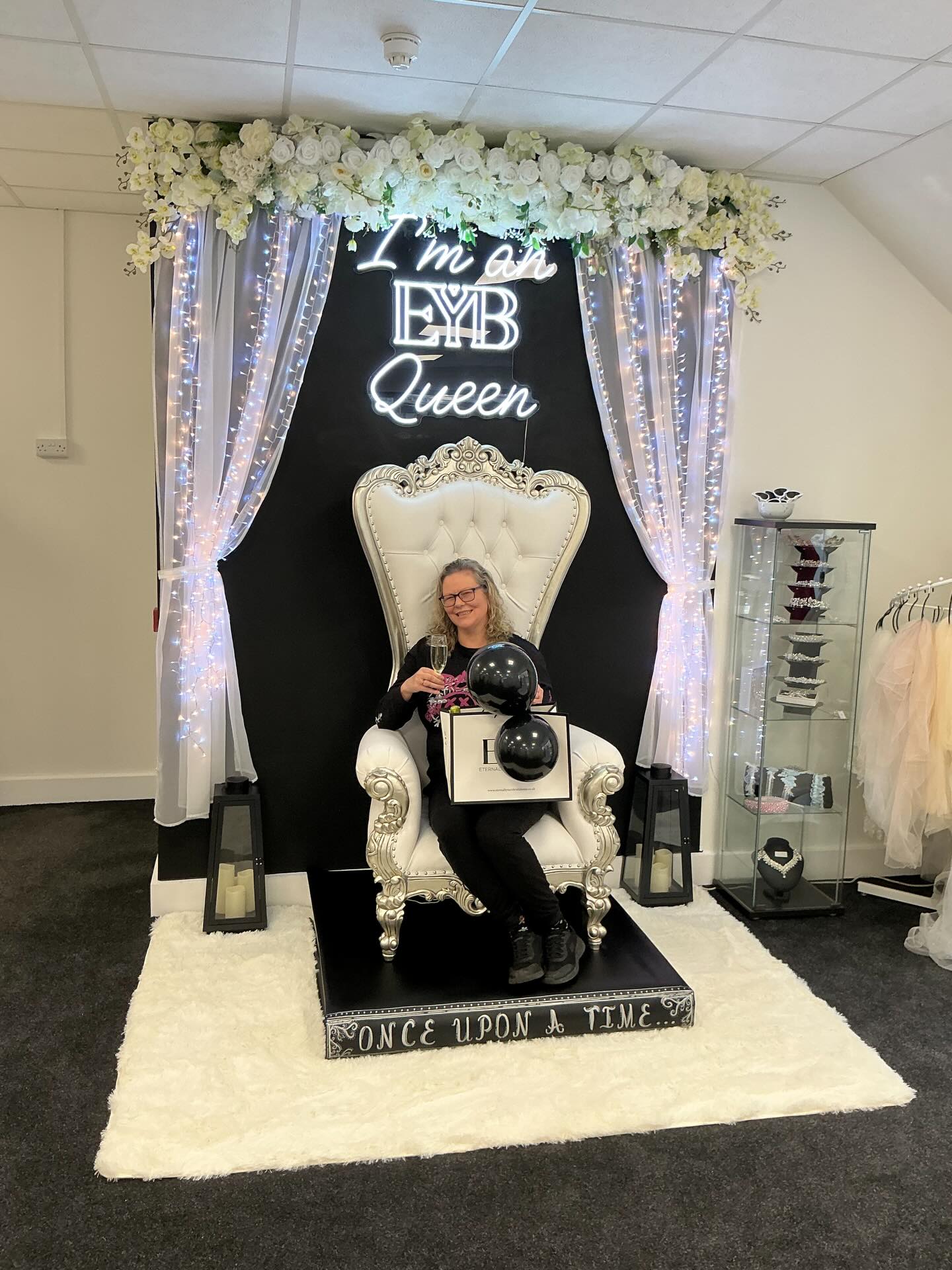 Our beautiful bride EMMA! the WINNER of our £1000 giveaway! We were so happy that we had the opportunity to do this and to give back to a lucky bride to show how thankful we are for all the love and support we received whilst moving shops! Keep an eye out for things to come in the new year 👀🖤
.
.
.
#weddingdress #bride #weddingexperience #weddings #weddingoutfits #weddingstyle #weddingdresses #weddinginspiration #weddingideas #weddingdresssale #bridalstyle #bridesgrantham #lincolnbride #nottinghambride #eastmidlandbride #eastmidlandswedding #bridetobe #bridetribe #newarkbride #newarkontrent #ollertonbrides #tuxfordbrides
#Sleafordbrides #mansfieldbrides #doncasterbride