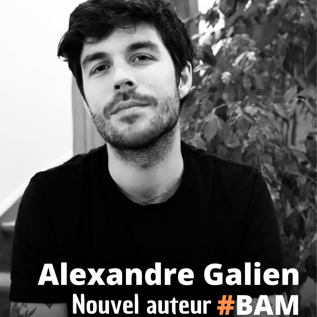 Romancier et scénariste, Alexandre Galien a exercé de nombreux métiers, notamment celui de fonctionnaire à la police judiciaire, avant de se consacrer pleinement à l’écriture. En 2020 il devient le plus jeune lauréat du prix du Quai des Orfèvres avec « Les Cicatrices de la nuit », premier volet d’une trilogie policière comptant plus de 200 000 lecteurs. Il enseigne également la littérature et l’écriture créative à l’université Sciences Po, avec des cours consacrés à la littérature noire, à Romain Gary et à Paul Auster. Il a récemment publié son premier roman, « La Liste d’Anouk » (HarperCollins, 2025), et en non-fiction, « Petit éloge du tatouage » (Pérégrines, 2026). Parallèlement à ces projets, il se consacre aussi aujourd’hui à l’écriture de son premier long-métrage.
Bienvenue, @alexandre.galien !
Photo: @melsranj