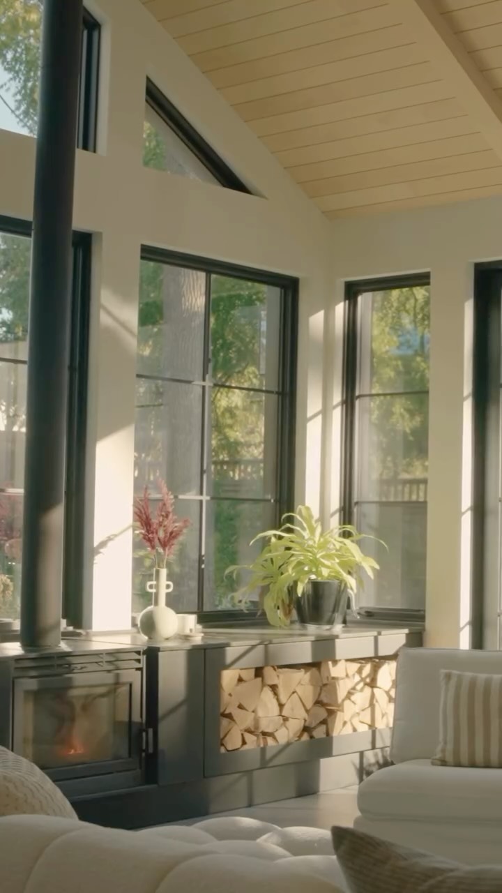 Would love to be curled up by the fireplace and watching the snow come down today.
#indooroutdoor #liveyourbestlife #homerenovation
Reel by @littlefriday.ca