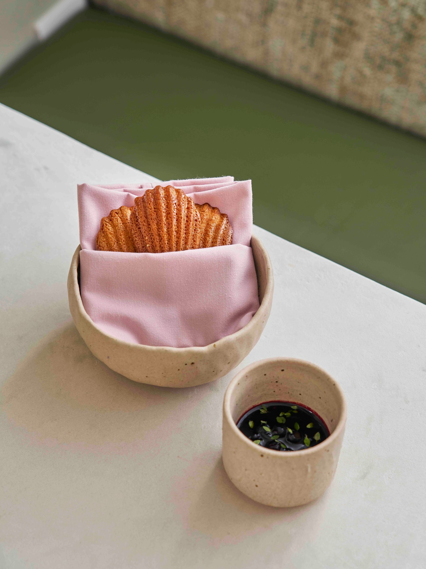 Golden brown butter Madeleines, their delicate shells crisp at the edges and soft within, are served with crème fraiche, meadowsweet and preserved bilberries hand picked in Scotland by @bellowildfood - beautifully paired with an espresso to finish your lunch at Moda.