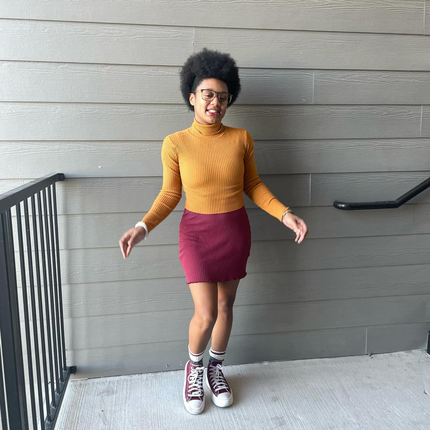 Hello friends and happy thanksgiving! I am thankful for the little life I’m creating for myself. For all the people in my life who make me feel loved, supported and encouraged when things get rough. For the people I get to pour into and connect with at work. For all the lessons and blessings that come with life. Are all the lessons easy? Nah. But always worth it to keep going and fight for the things you’re grateful for 💜💙🩷 #thankful#update#crafty#plantmom