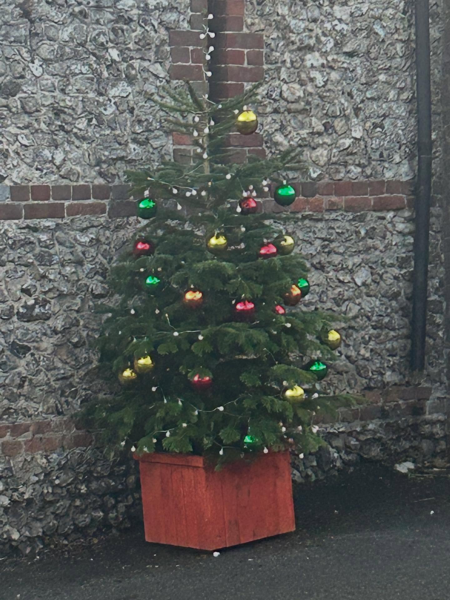 Night 1 of 5 at @rebellionbeer ! Cooking for 600+ tonight and ready to bring the heat, the flavour, and the festive feels. Let’s make it a big one! 🎅🔥
#bbq #RebellionBrewery #FoodEvent #christmas #festive