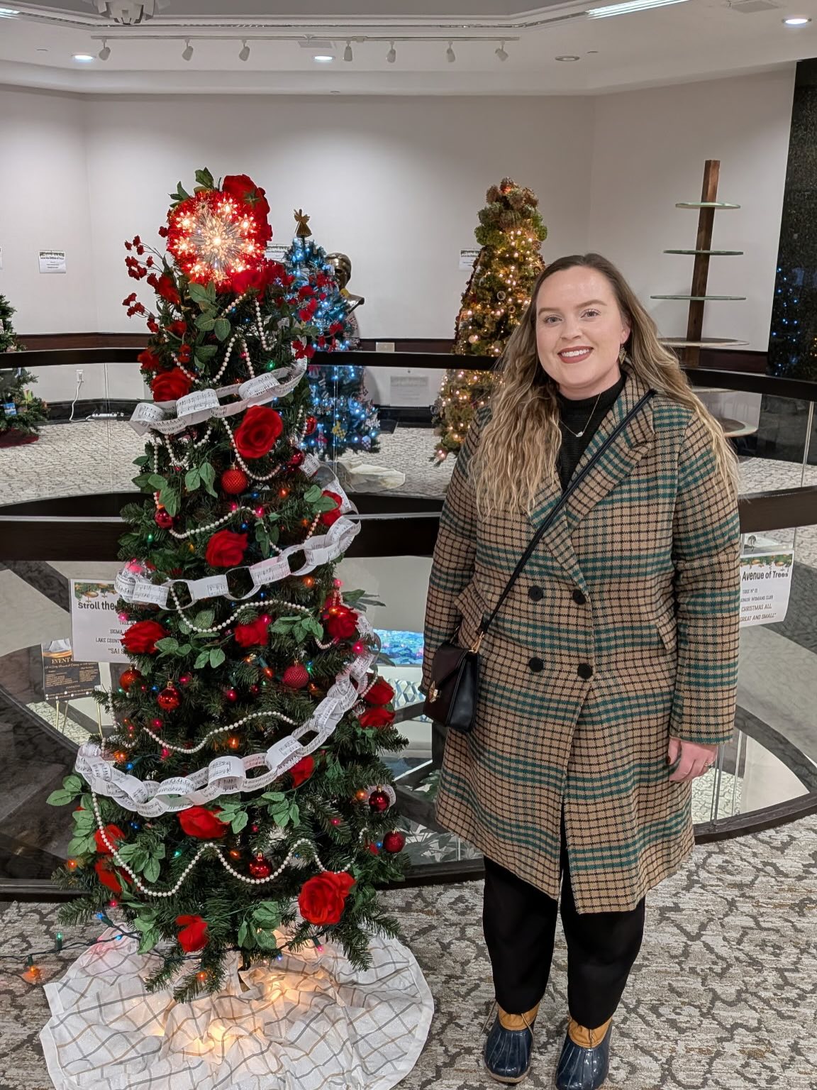 Enjoy an SAI Serenade at WANISS’ Festival of Trees! Thank you to Katie for decorating this year 🌹🎄