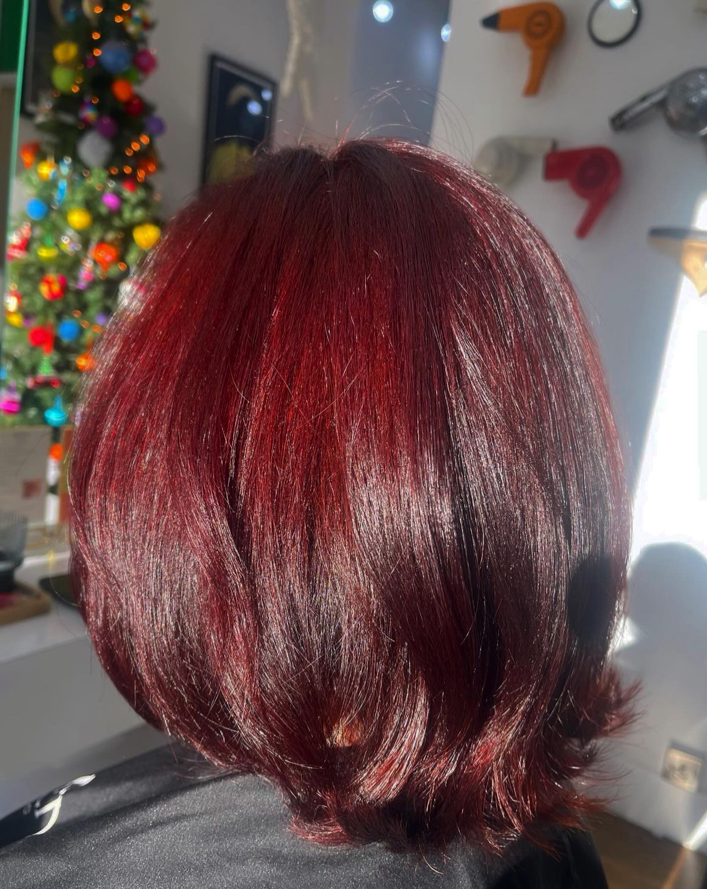 Gorgeous, super-shiny winter vibes by G ❄️✨
Created with Redken Shades EQ + Acidic Color Gloss for that luxe, reflective finish. 💁♀️✨#ryde #iow #isleofwight