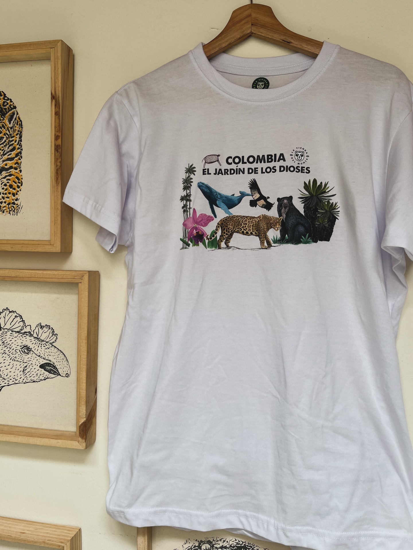 Cuál elegirías? 🥺😍
Algunos de nuestros diseños en camisetas unisex y croptop, pensados en la biodiversidad de Colombia.
Camisetas 100% algodón 🇨🇴
Hechas 1 a 1
Estampadas con tintas libres de metales pesados 🌱
Quieres una? Escríbenos o visita nuestra web :
www.latiendadelmonte.com
#hechoencolombia🇨🇴💛💙❤️ #regalosnavideños