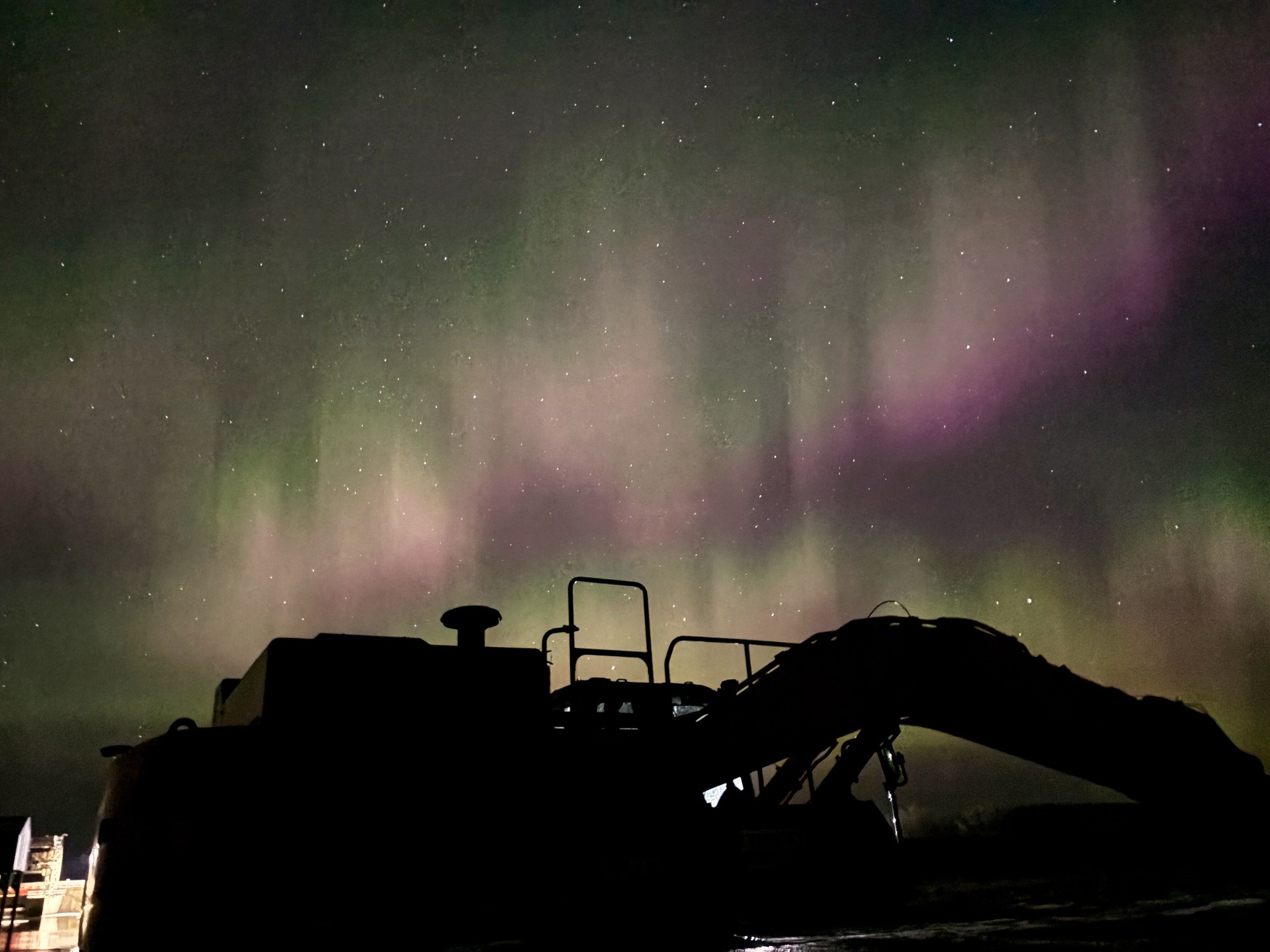 One of the best parts of working outdoors - witnessing the northern lights.
#AllanConstruction #NorthernLights #saskatchewan