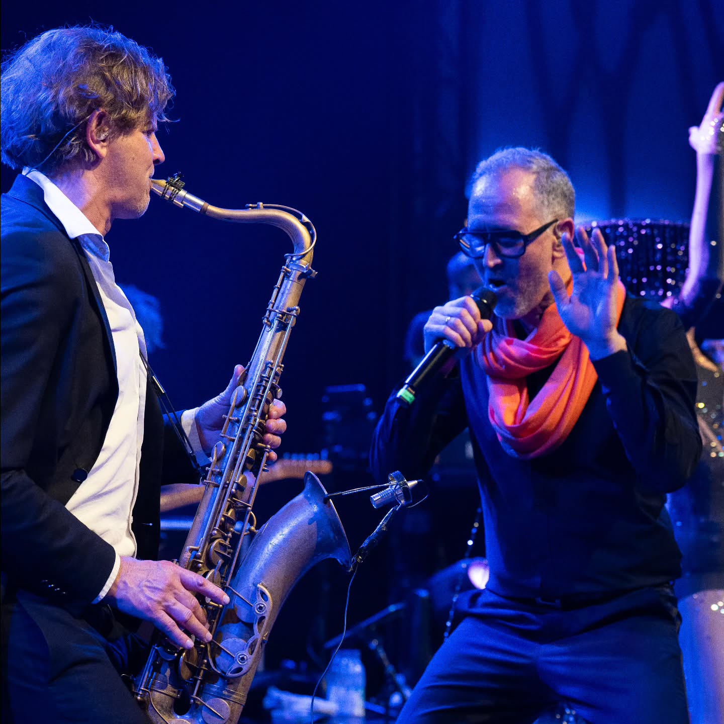 LIVE ENERGIE FOR YOUR EVENT WITH MUNICH SELECT BAND!!!
Photo and the energy caught by @ewa.wiese @clou.media
#liveband #eventband #livemusik #musiclover #musiciansofinstagram #artistlife #vocalist #singerlife #showtime #onstage #performerlife #eventmusic #musikmitgefühl #premiumevents