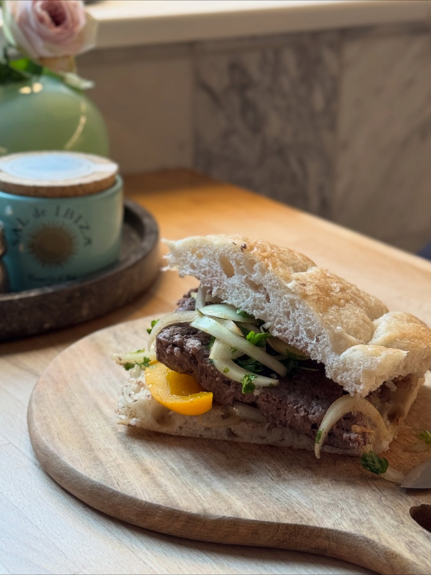 If you’re looking for a simple yet incredibly delicious meal that tastes like vacation, this juicy oven kebab is for you. Peppers, mushrooms, and tomatoes come together with spiced minced meat to create a dish that feels straight out of a Turkish kitchen. The best part? You don’t need a grill – the oven does all the work for you!
#Foodforflexitarians #ovenkebab #homemaderecipe #healthyfood #flexitarian #comfortfood #easycooking #turkishfood #healthyrecipes #quickmeals #delicious #familydinner #ovenrecipe #mediterranean #freshfood #vegetables #homecooking #simpleandhealthy #flavorfulrecipes #foodie #yummy #tastylife #mealinspo #dinnerideas #healthymeals #spicyfood #goodfood #foodblogger #cookingathome #kebabrecipe