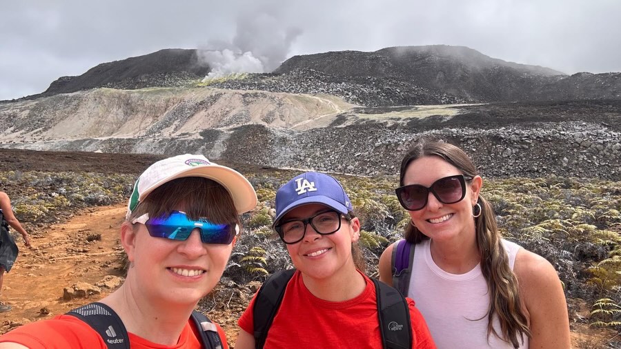 Last day in the Galápagos - volcanoes, flamingos, swimming up close to mating turtles (I don’t think I am as tanned as this picture suggests though), and the night going progressively more lit at the @pink_iguana_bar - unclear why I am doing Cossack dancing