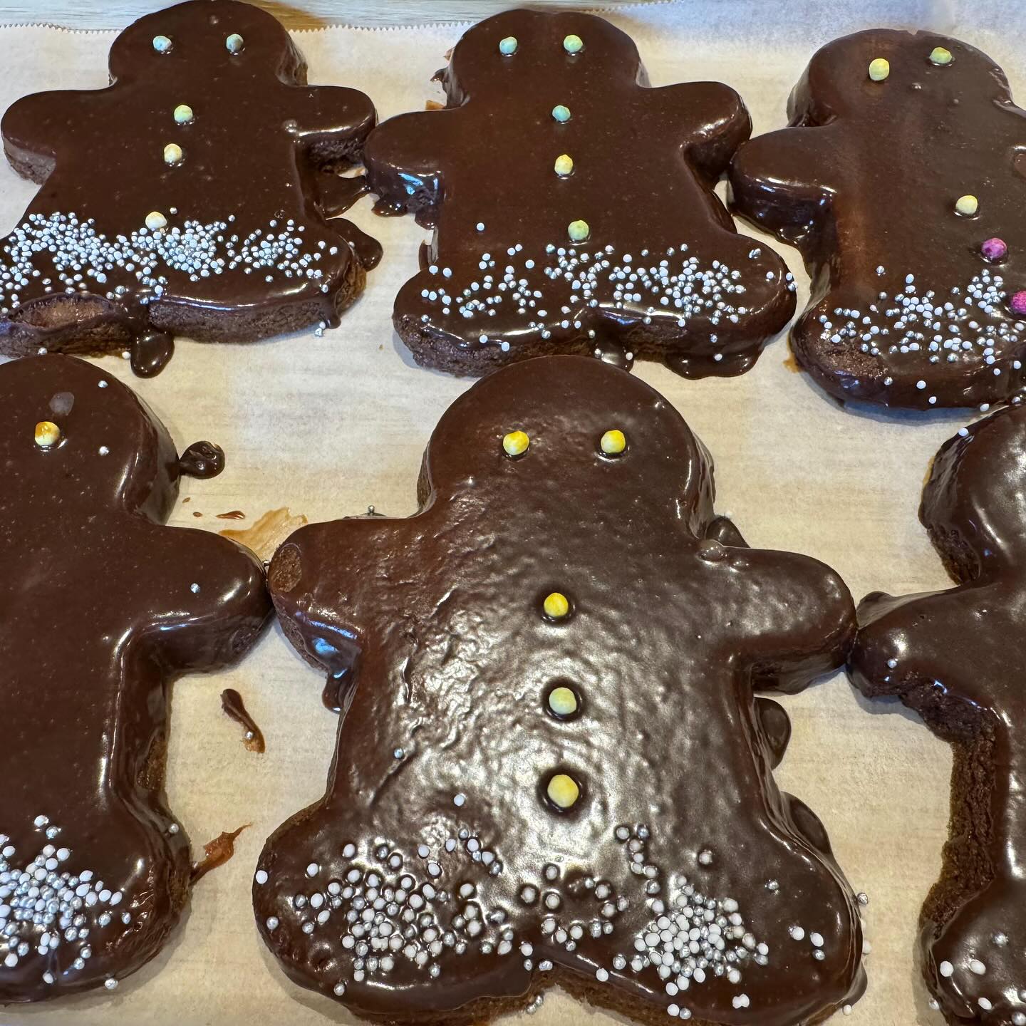 White Hart Lane Charity Night 🎄✨
Our ovens have been busy and the Christmas magic is officially baked in! ✨
For this year’s charity night treats, we’ve created something truly special:
🦌 Reindeer rings
🍪 Chocolate gingerbread people
🫎 Moose cookies
⭐ Snowy stars
All handmade with love and Christmas sparkle ✨
Join us from 5–8pm for festive vibes, sweet treats and holiday magic!
See you there! 🎅🏻💫