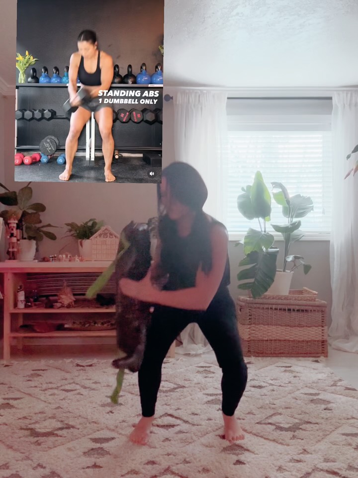 Saw @shainamarie.b do this with a dumbbell and had to try it with the Bulgarian Bag.
She always brings the good stuff, and the bag… the bag just shows up every time. Strong, simple, effective.
Love when women in fitness inspire each other to move.