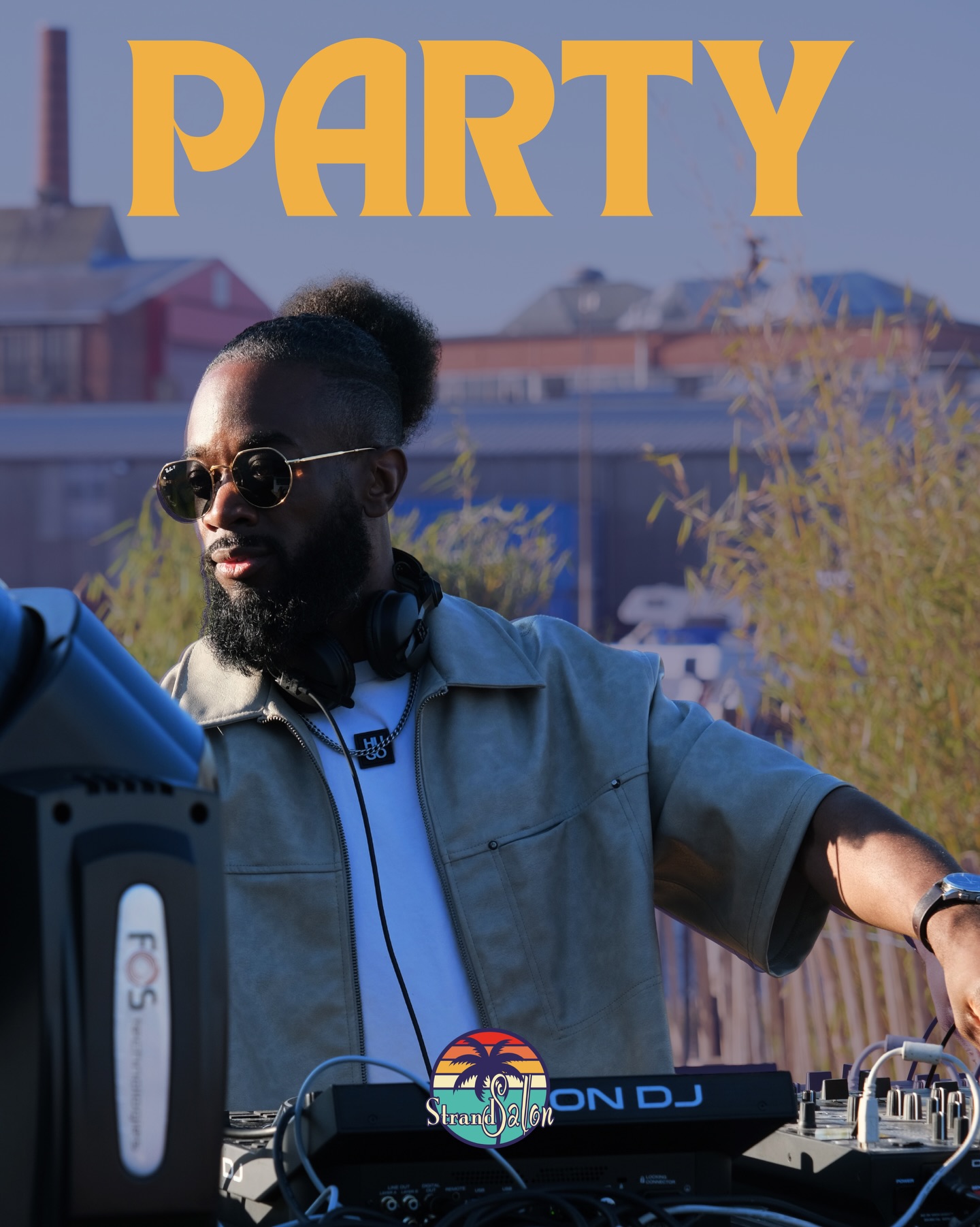 Bei uns warten 1.300 Tonnen Sand, viele Palmen, gemütliche Lounges, Liegestühle, ein Pool und jede Menge gute Laune auf euch. 🌞
Von Mai bis Oktober erlebt ihr echtes Strandfeeling mit Bistro, kühlen Drinks, Sonne im Gesicht und Hafenblick. Unser Bistro bietet Klassiker wie Currywurst, Steinofenpizza & Co. und für Events stehen saisonale Menüs und individuelle Grillbuffets bereit.
Unsere Indoor-Räume sind das ganze Jahr über geöffnet und eignen sich für Feiern, Workshops, Teamabende und private Anlässe, Catering inklusive. 🎉🥂
Alle aktuellen Veranstaltungen und Buchungsanfragen für Events findet ihr jederzeit auf unserer Website.
#strandsalon #lübeck #amwasser