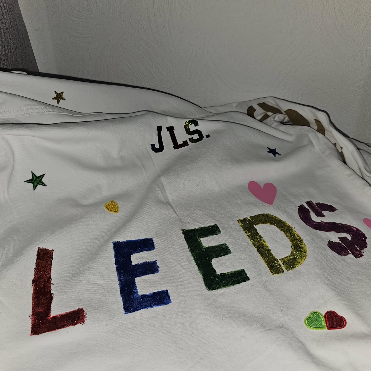 November was an excellent but busy month!
1. Prep for JLS
2. PhD-ing 🖥
3. Newest Chapter was published in the Elgar Companion to Margaret Thatcher! 📖
4. The bakes continue, Guinness Brownies 👩🏽🍳
5. PhD-ing p.2
6. Discovered pilates
7. Pre-JLS selfie
8. Bougie spot for dessert
9. Before meeting JLS, braving the cold 🥶
10. Reunited with our favourite boyband! Also big love to @astonmerrygold for continuing with the tour - against Doctors orders💙❤️💚💛
11 to 14: 10/10 performance as always by @jlsofficial
15. Brown butter chocolate chip cookies
16. A quick trip to York Christmas Market