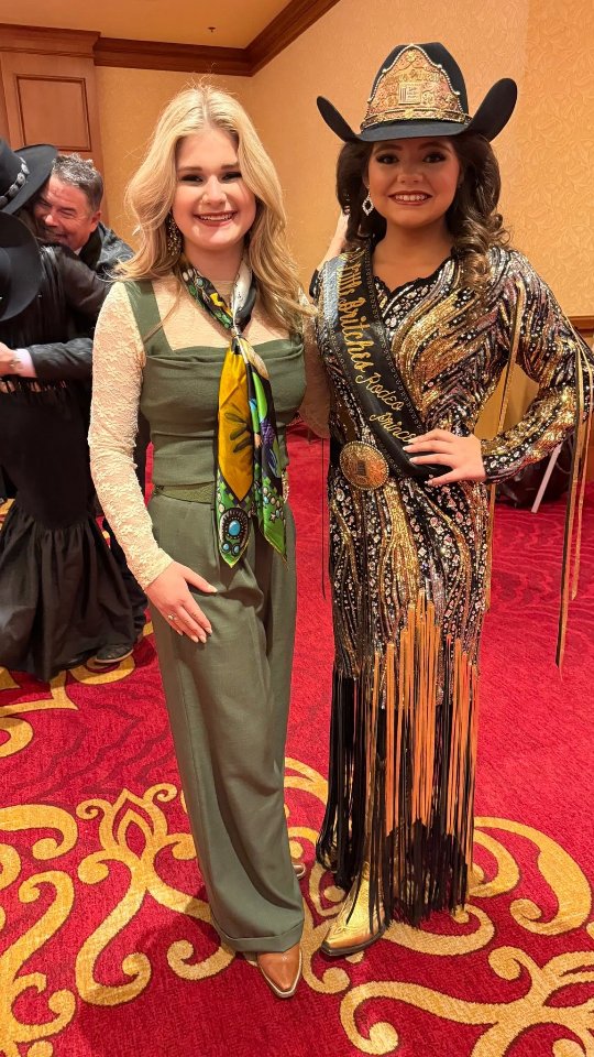 Some over the top sparkle for one of my fave gals, Maddie, NLBRA Jr Princess! I hope you and your mom are having a great time in vegas!
#rodeoqueen #rodeoqueenfashion #leathercraft #customdress #custommade