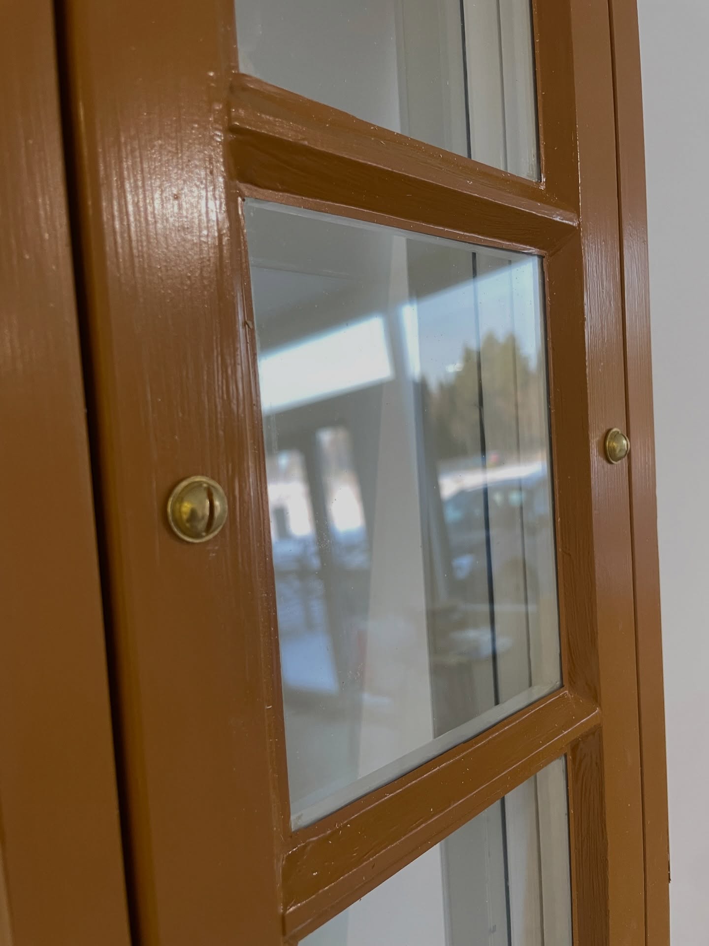 Idag har jag levererat fönster till Hoverberg. Kopplade 2-glas fönster med energiglas invändig. Målade med linoljefärg från Wibo.
#fönster #jämtland #östersund #svenstavik #morinsfönsterhantverk