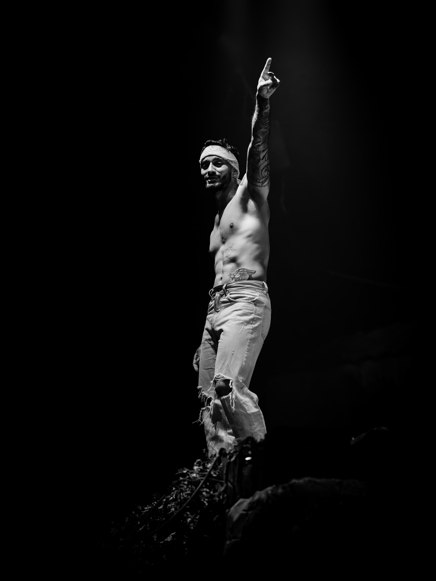 1/3 • Plongez dans l’énergie des MAGIC BOYS !
Un show unique en France, mêlant danse masculine, humour et performances complètement déjantées 🔥
Avec NEOS, nous avons capturé toute l’ambiance incroyable de cette troupe pas comme les autres, en pleine action au mythique Zapata à Toulouse.
📍 Lieu : @zapatatoulouse
📸 Photos : NEOS PRODUCTION | @juliendurand19
🎭 Show : @magicboysfrance — les seuls en France à proposer ce concept !
• Restez connectés… de nouveaux projets arrivent très vite avec eux !
#photographer #magicboys #zapatatoulouse #toulouse #blackandwhite