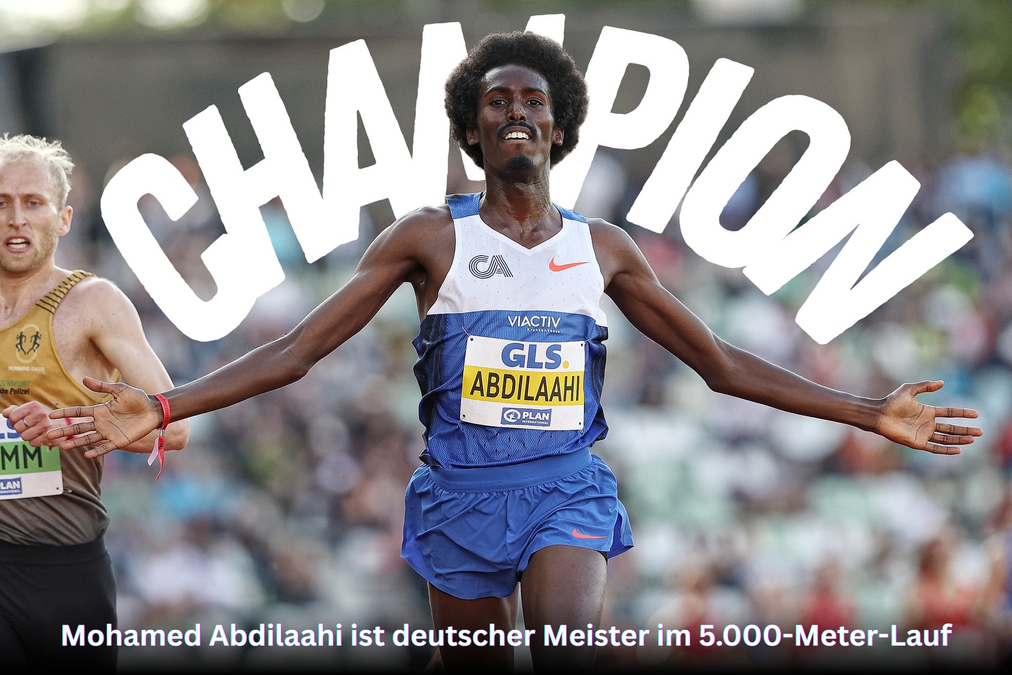 Doppel-Medaillengewinner @_mohamed_abdilaahi_ bei den Deutschen Meisterschaften 2025 in Dresden!
Das 5.000-Meter-Finale konnte kaum spannender ausgehen: Ein ganzes Läuferfeld bog auf die Zielgerade ein, darunter auch Mohamed Abdilaahi. Er vertraute auf seine Spurtqualitäten, zumal er eine Woche zuvor die drittbeste je von einem Deutschen gelaufene Zeit über eine Meile erreicht hatte (3:49,32 Minuten). Die Rechnung ging auf: Er überquerte als Erster die Ziellinie und holte sich den deutschen Meistertitel. Die Zeit von 13:50,28 Minuten war dabei zweitrangig, schließlich hatte Mohamed dieses Jahr bereits zwei deutsche Rekorde über diese Strecke geknackt: in der Halle in 13:06,38 Minuten und im Freien in 12:53,63 Minuten! 🥇🎊💪
Einen Tag später ging er erneut an den Start: Das Halbfinale über 1500 Meter stand bevor. Dieses gewann er souverän in 3:53,08 Minuten.
Am Sonntagabend fiel schließlich der Startschuss für das Finale. Auch hier fiel die Entscheidung erst auf der Zielgeraden. Mohamed holte von hinten auf und lief nach 3:48,10 Minuten als Dritter durchs Ziel. 🥉🥳
_______
📸 @dirkgantenberg
#diefinals #5000meters #champion #1500m #teamCA #runnerscommunity #runner