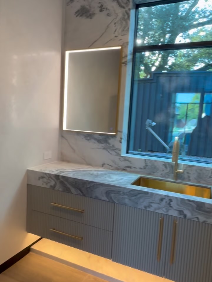 Throwback to this breathtaking floating art piece, so elegant and creative.🌱
-
-
-
#zapatacustomcabinets #customcabinetry #dallasinteriordesign #dfw #custom #interiordesign #highlandpark #whiteoak #cabinets #woodwork