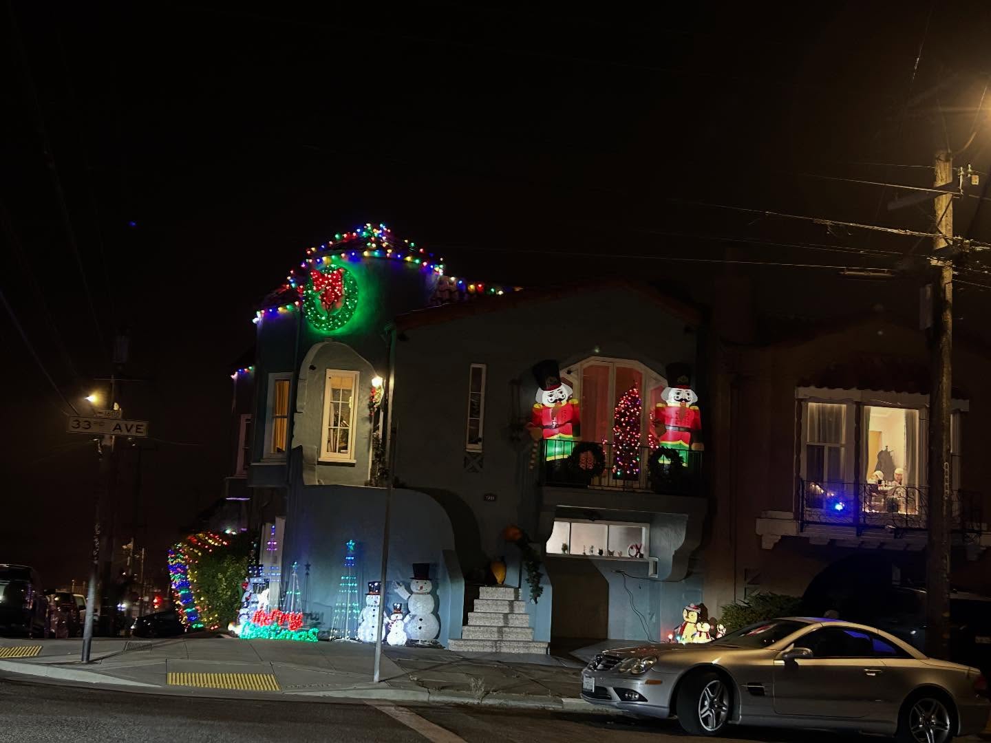 Holiday Lights Contest in full swing. Drive, walk, bus or bike around the neighborhood and nominate your favorite house using the link above!
#outersunsetfarmersmarketandmercantile #OSFMM #outersunset #sunsetsf #sunsetblvdsf #sunsetboulevardsf #savesunsetblvd #savesunsetboulevard #friendsofsunsetboulevard #friendsofsunsetblvd#sunsetchineseculturaldistrict#climateactionnow#CAN#popssf