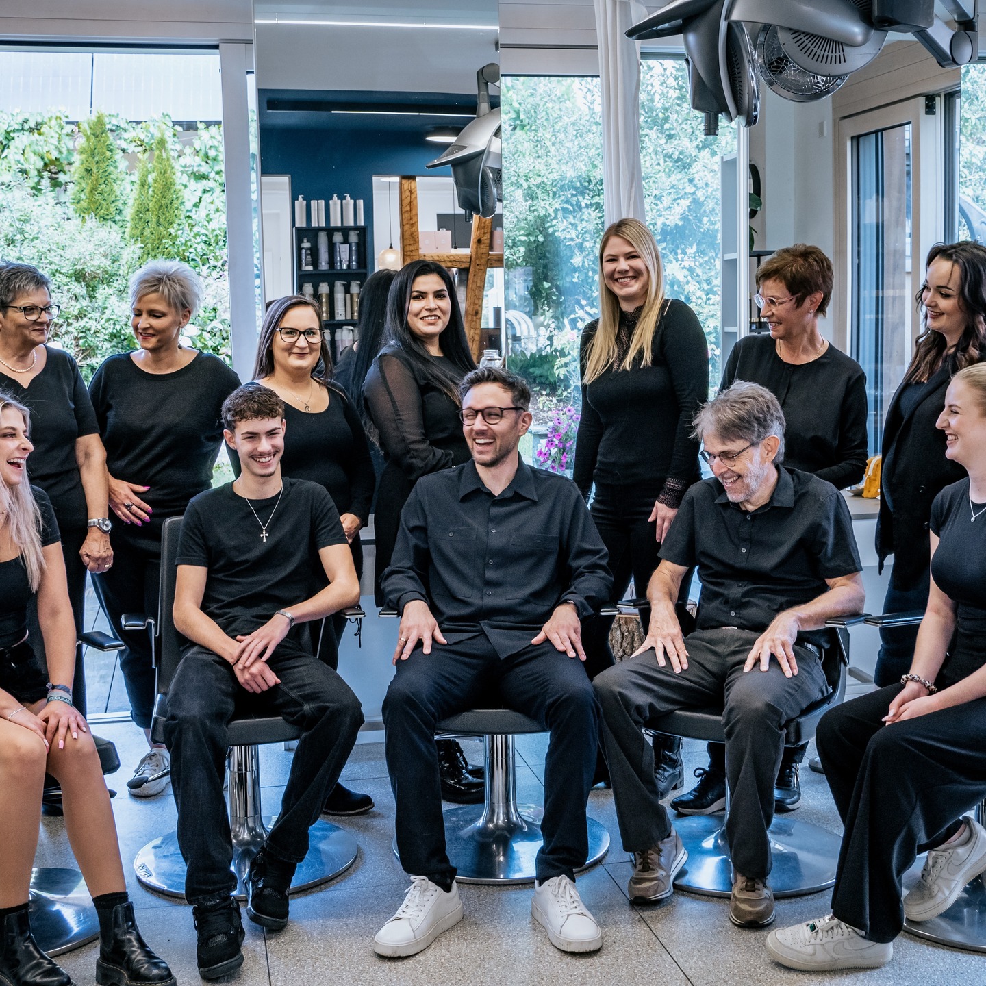 Weihnachten rückt näher ! ❤️ Denkt rechtzeitig an eure Termine. Wir haben zusätzlich die beiden Montage vor Weihnachten geöffnet, dafür den Heiligabend und Silvester geschlossen. 😊